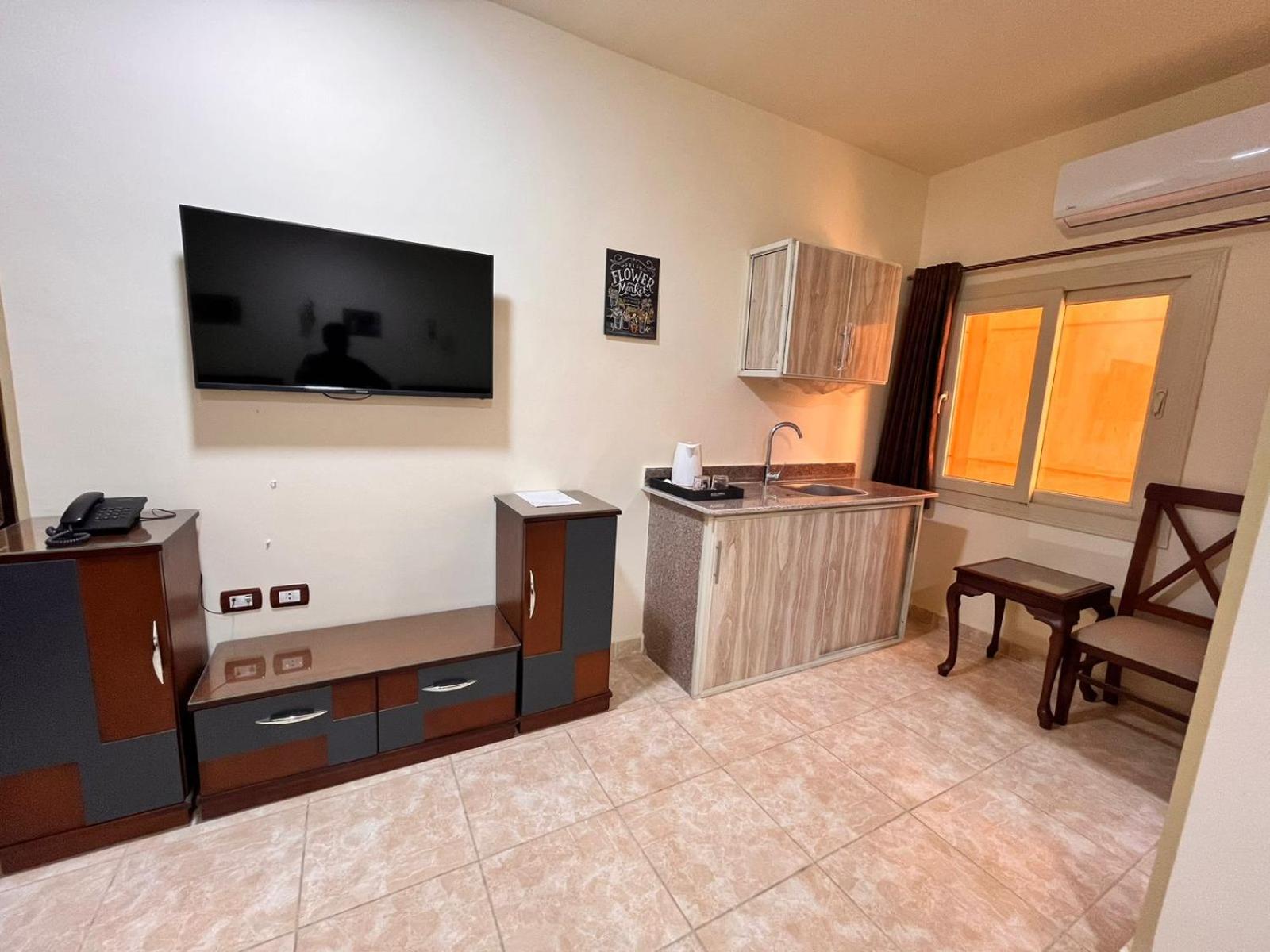 Economy Double Room - Photo 16