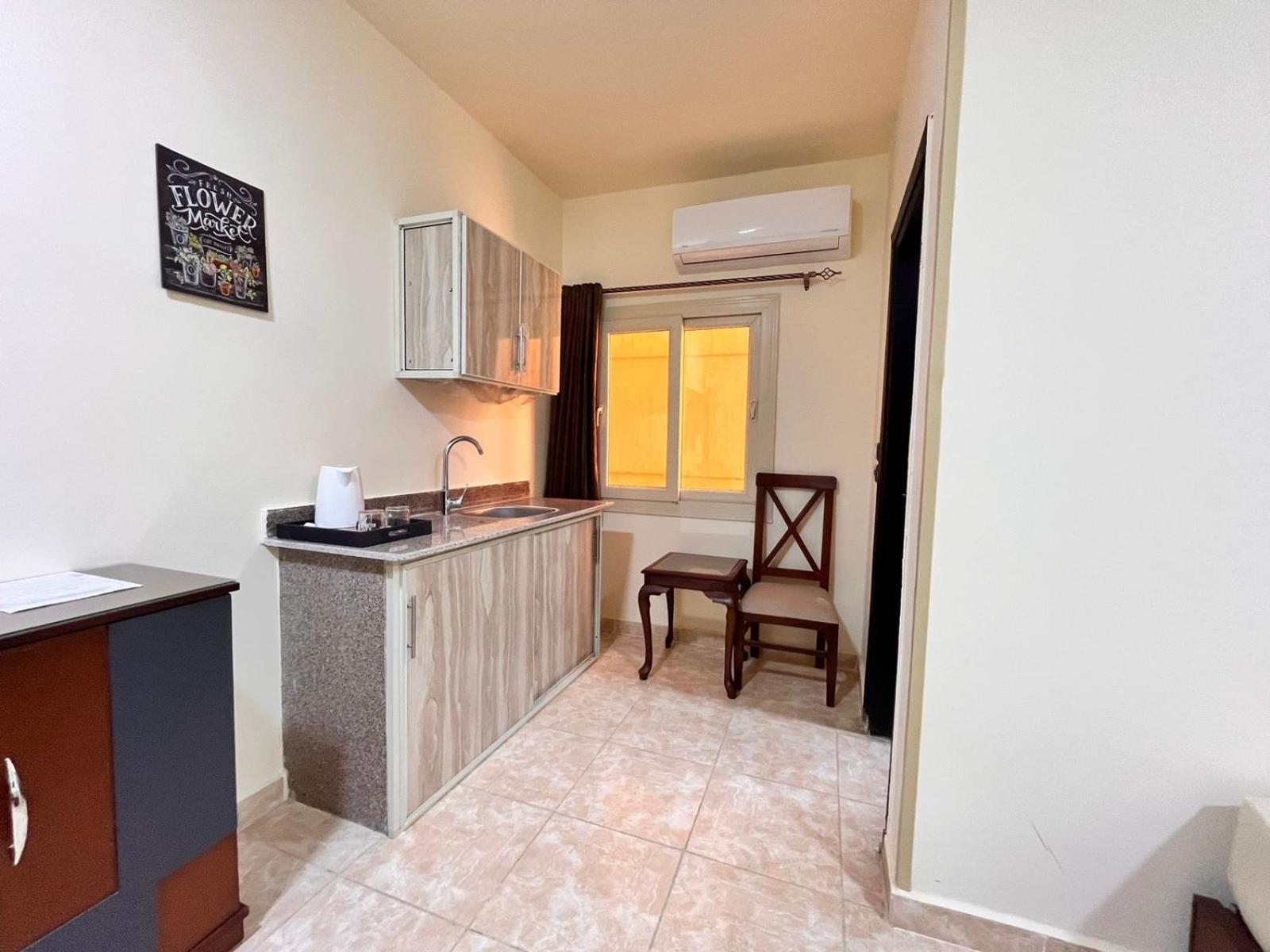 Economy Double Room - Photo 18