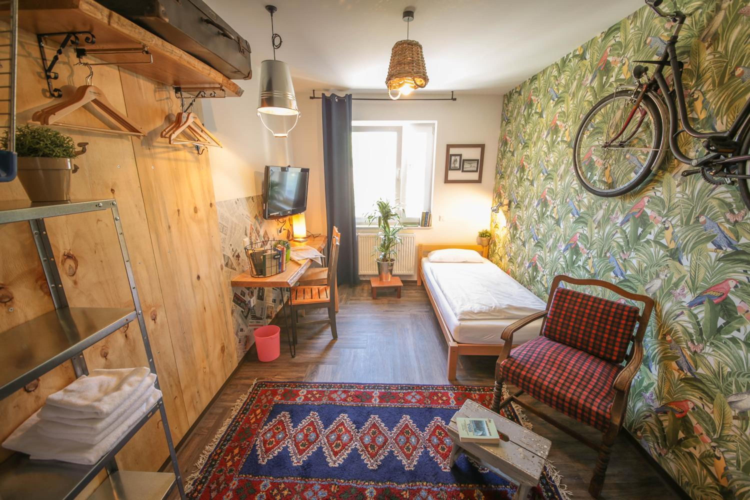 Single Room with Shared Bathroom photo 3