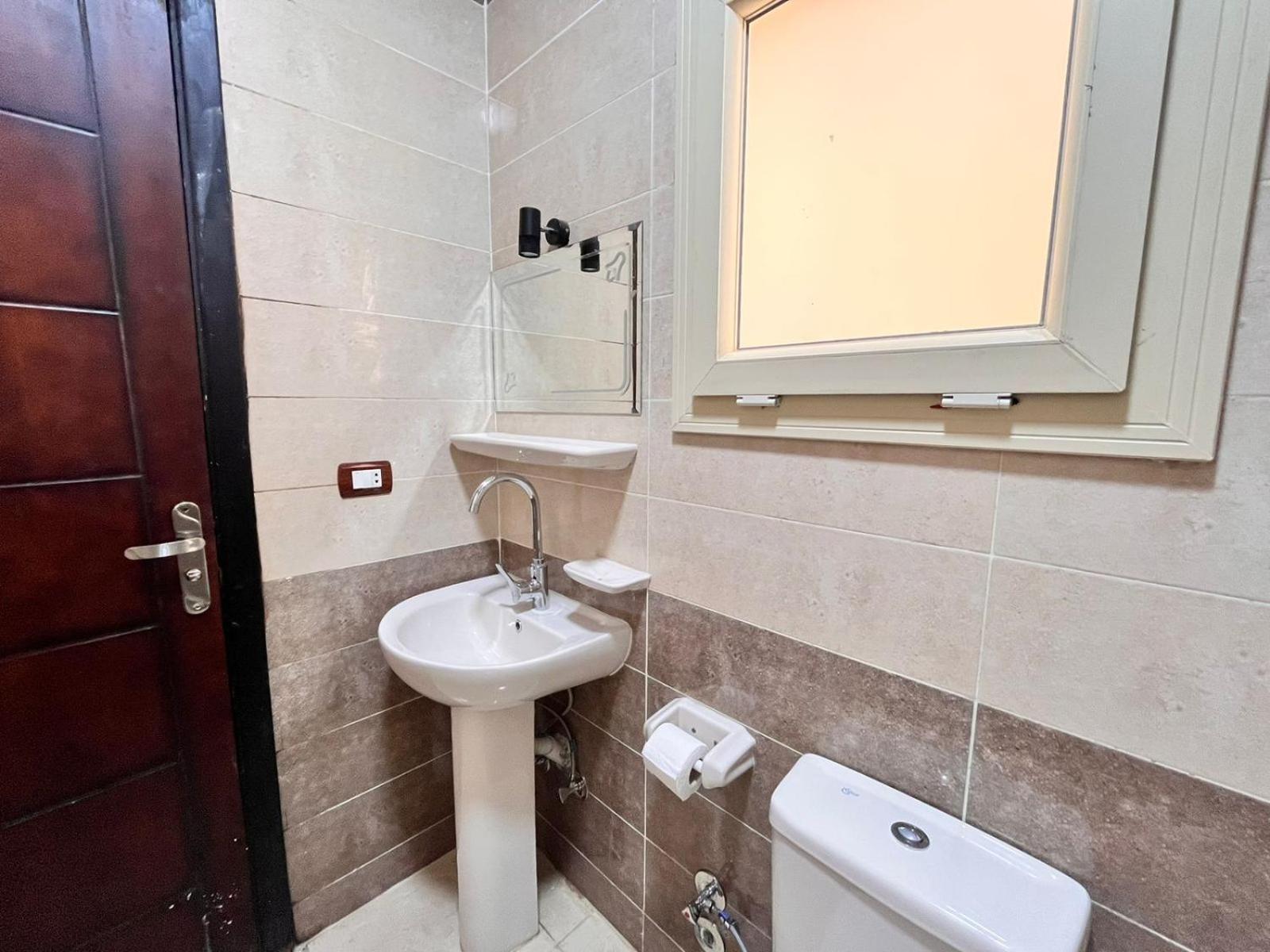Economy Double Room - Photo 21