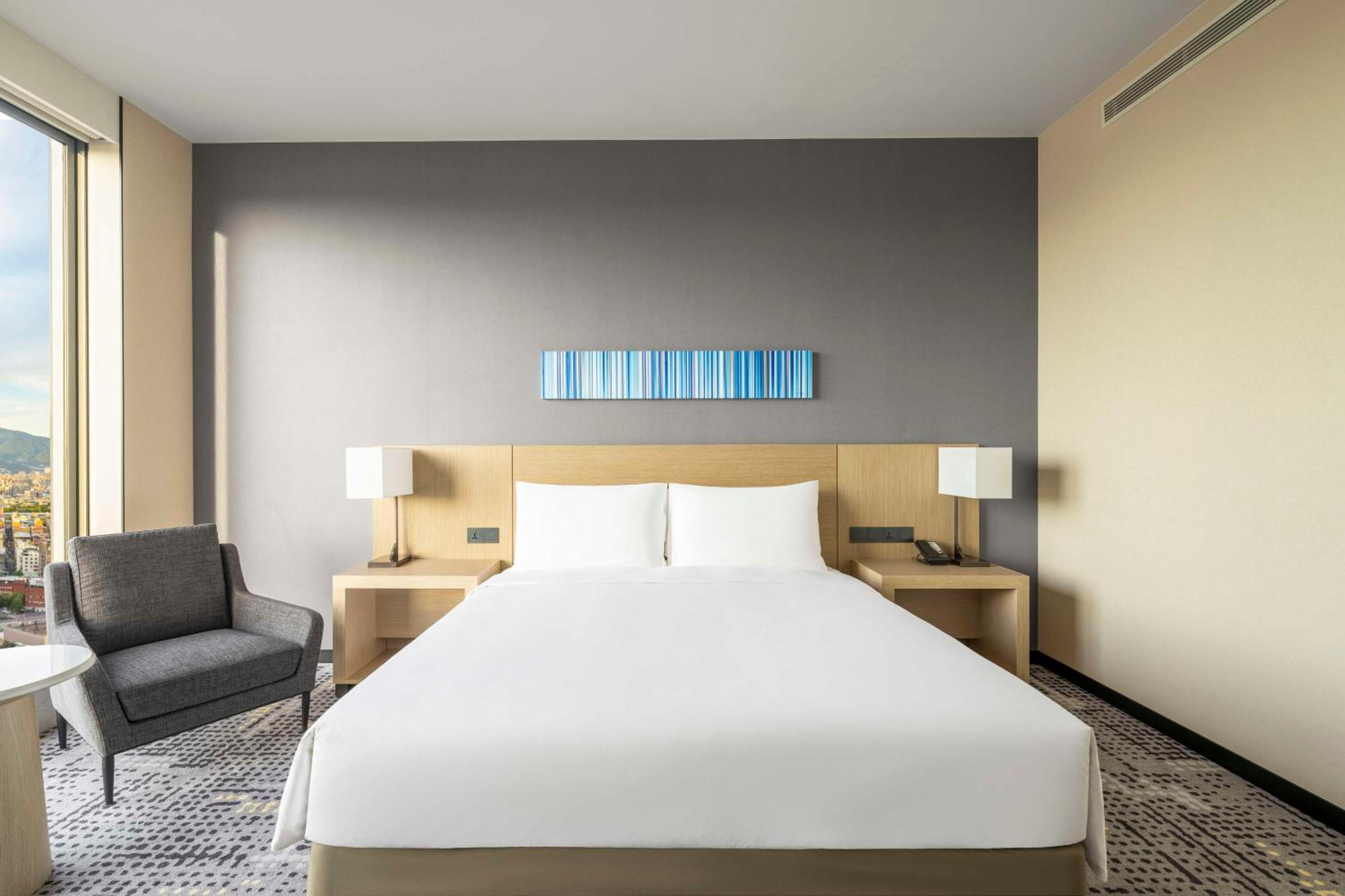 King Suite - Photo 2