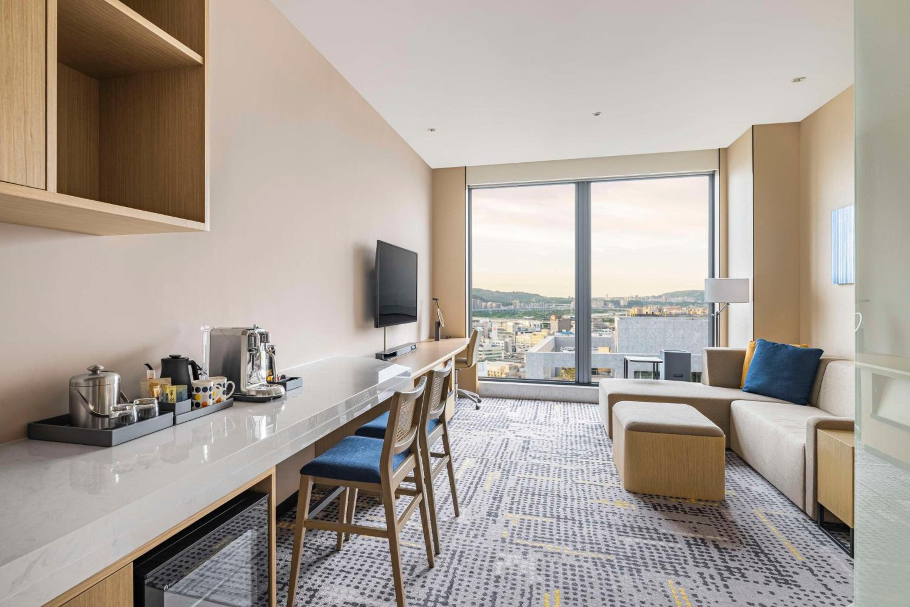 King Suite - Photo 3