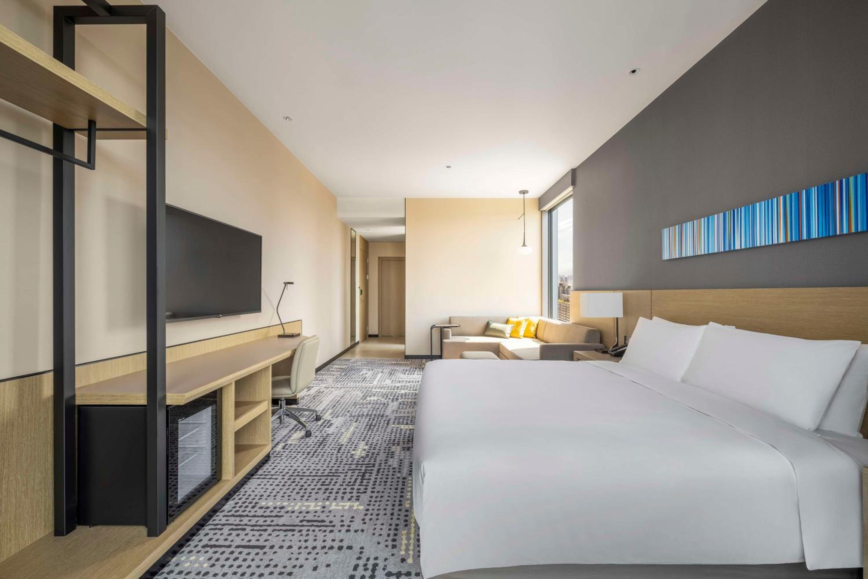 Deluxe King Room - Photo 6