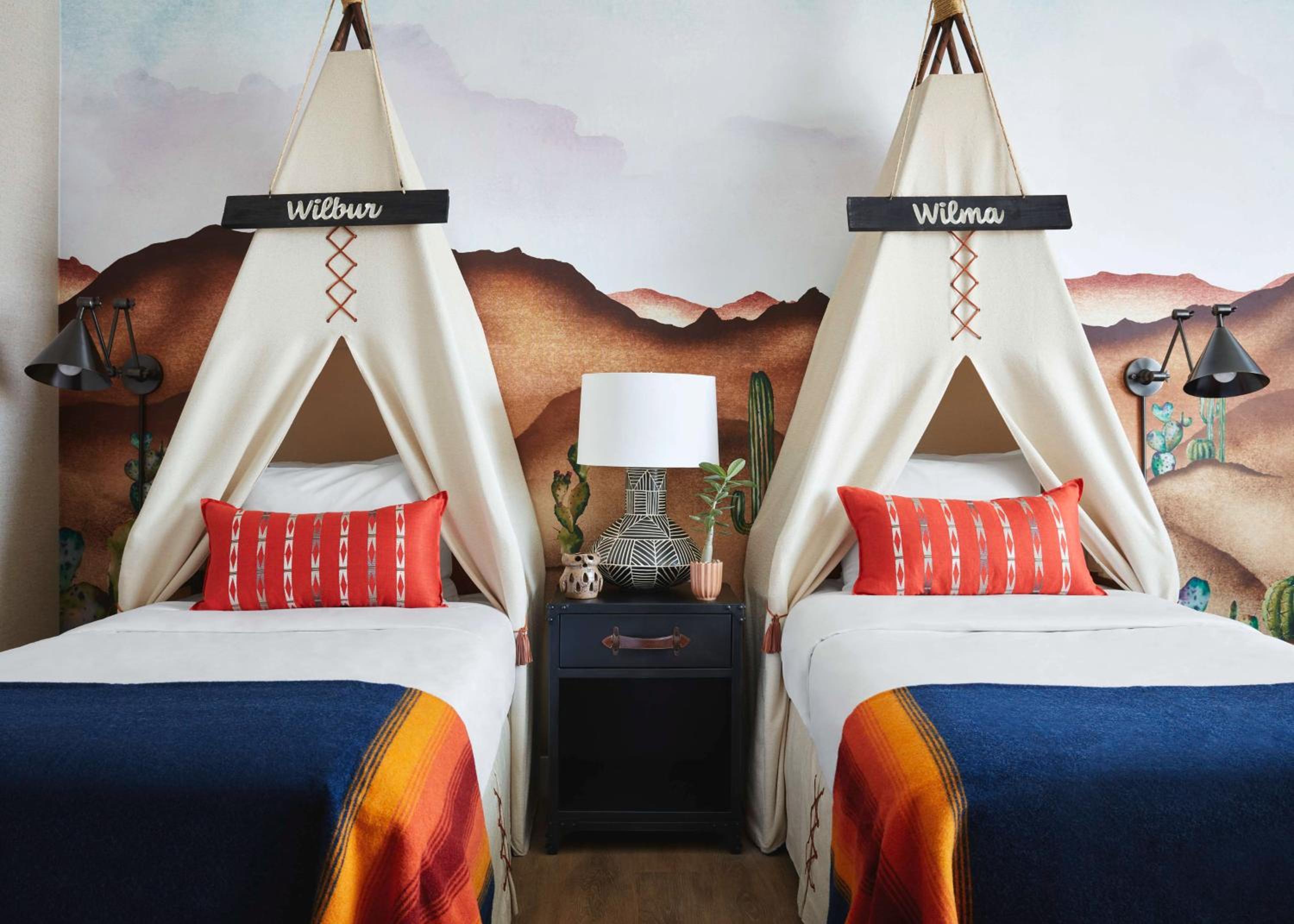 Graduate Family King Room With Two Twin Beds