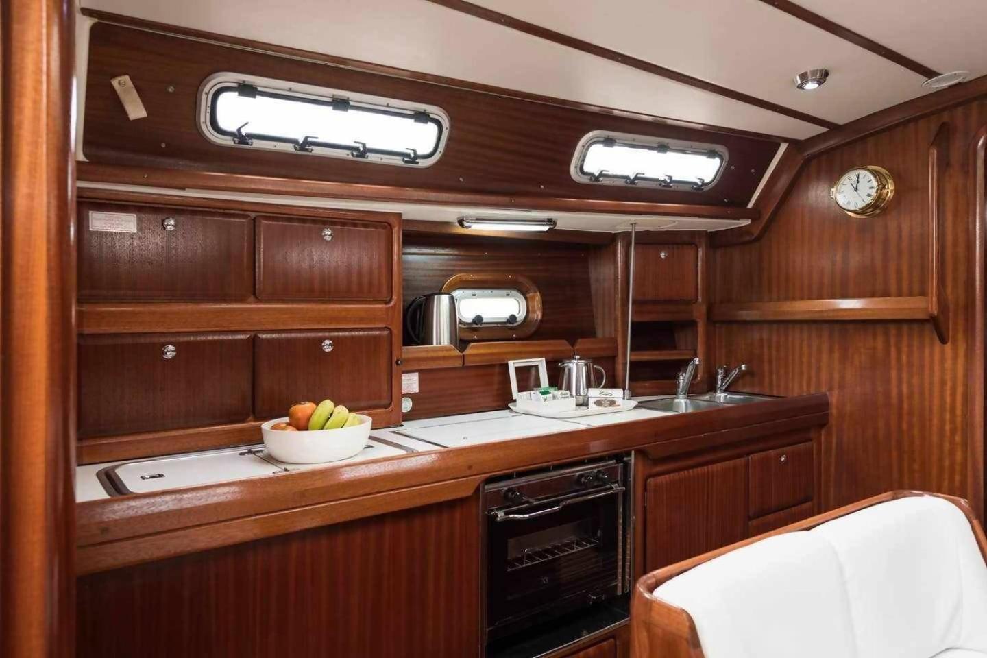 Three-Bedroom House Boat photo 3