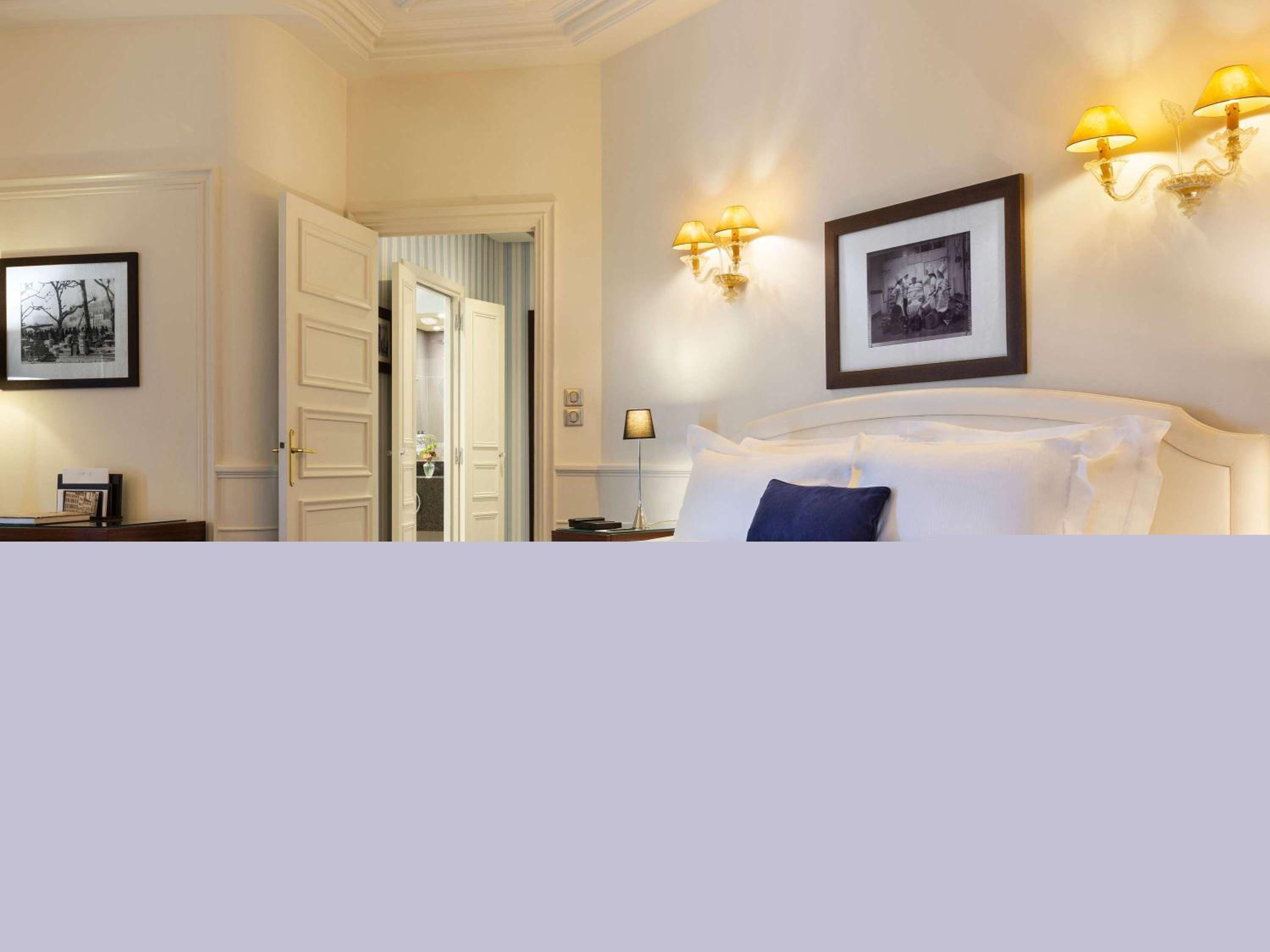 Superior Double Room with Square View
