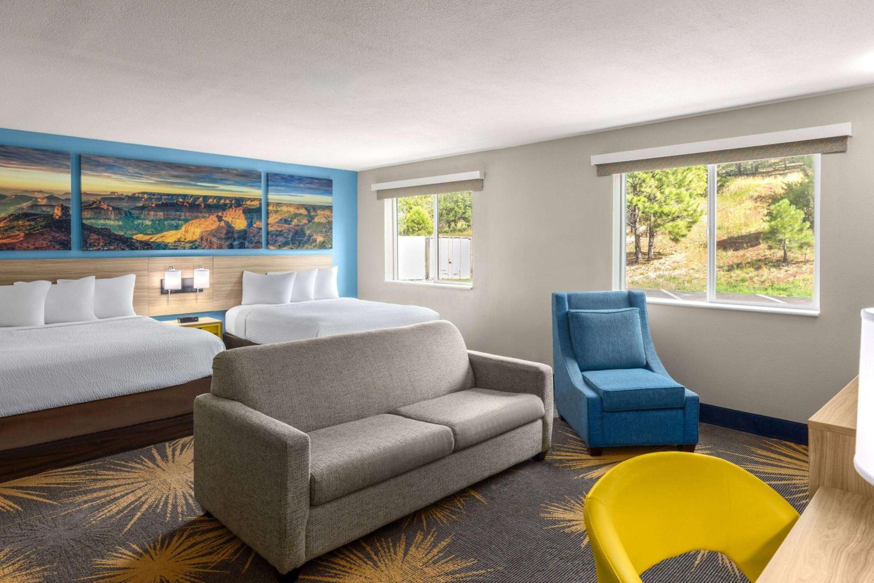 Deluxe Business Queen Room with Two Queen Beds - Non-Smoking - Photo 1