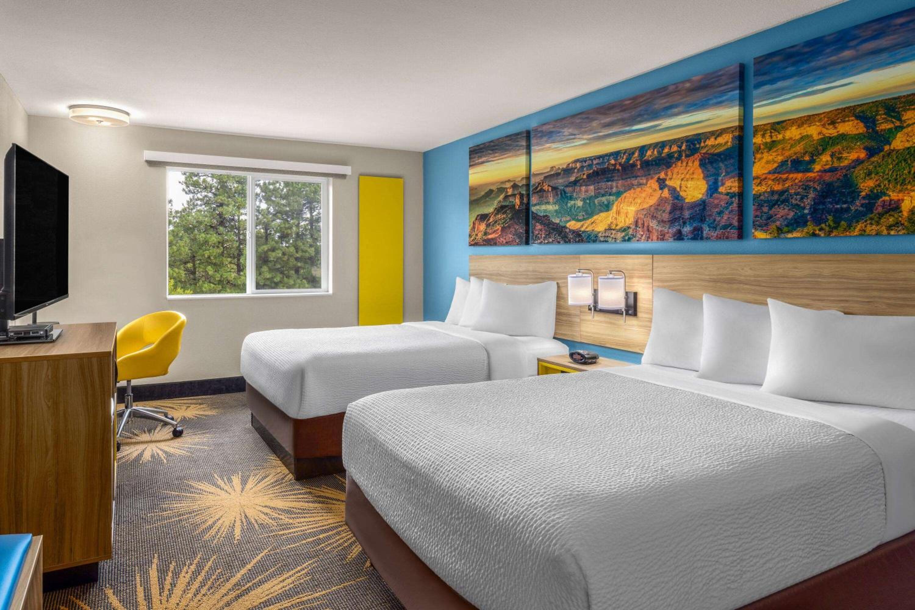 Queen Room with Two Queen Beds - Non-Smoking - Photo 1