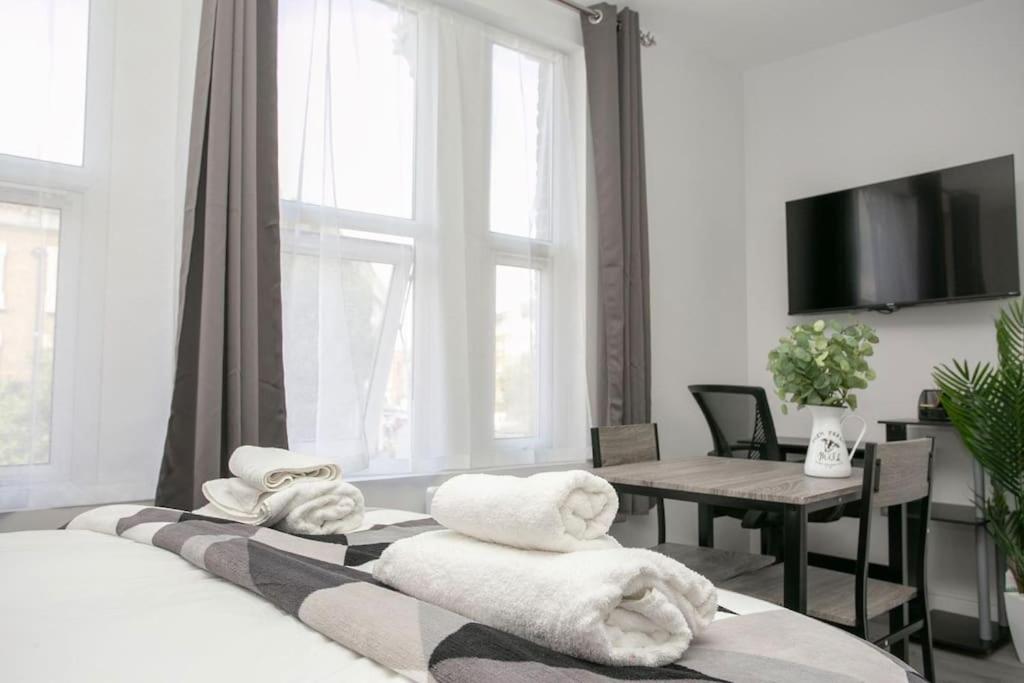 One-Bedroom Apartment photo 2