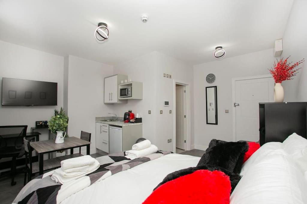 One-Bedroom Apartment photo 3