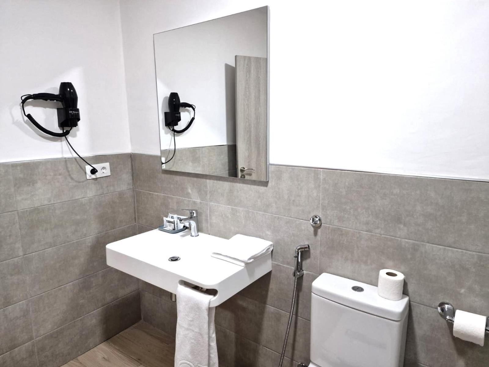 Double or Twin Room photo 3