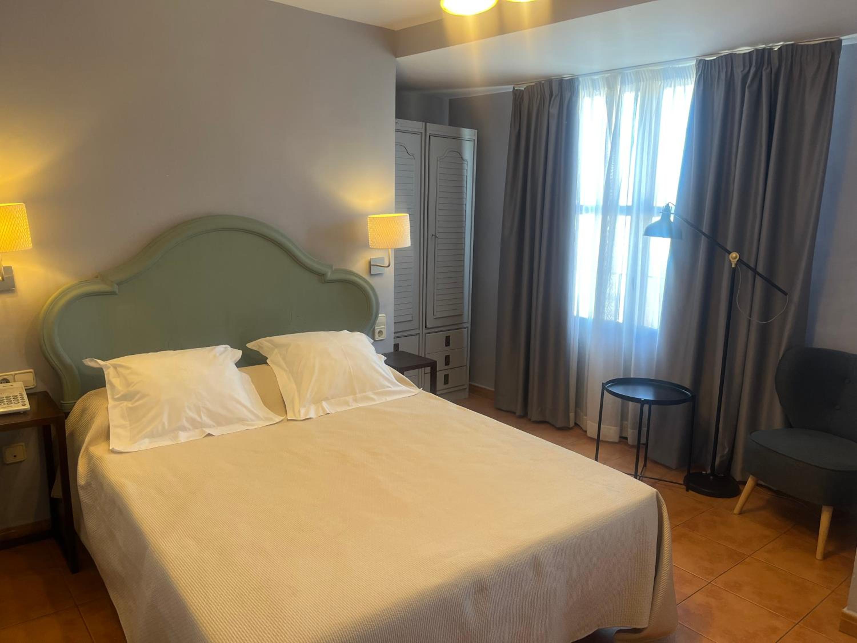 Standard Queen Room photo 2