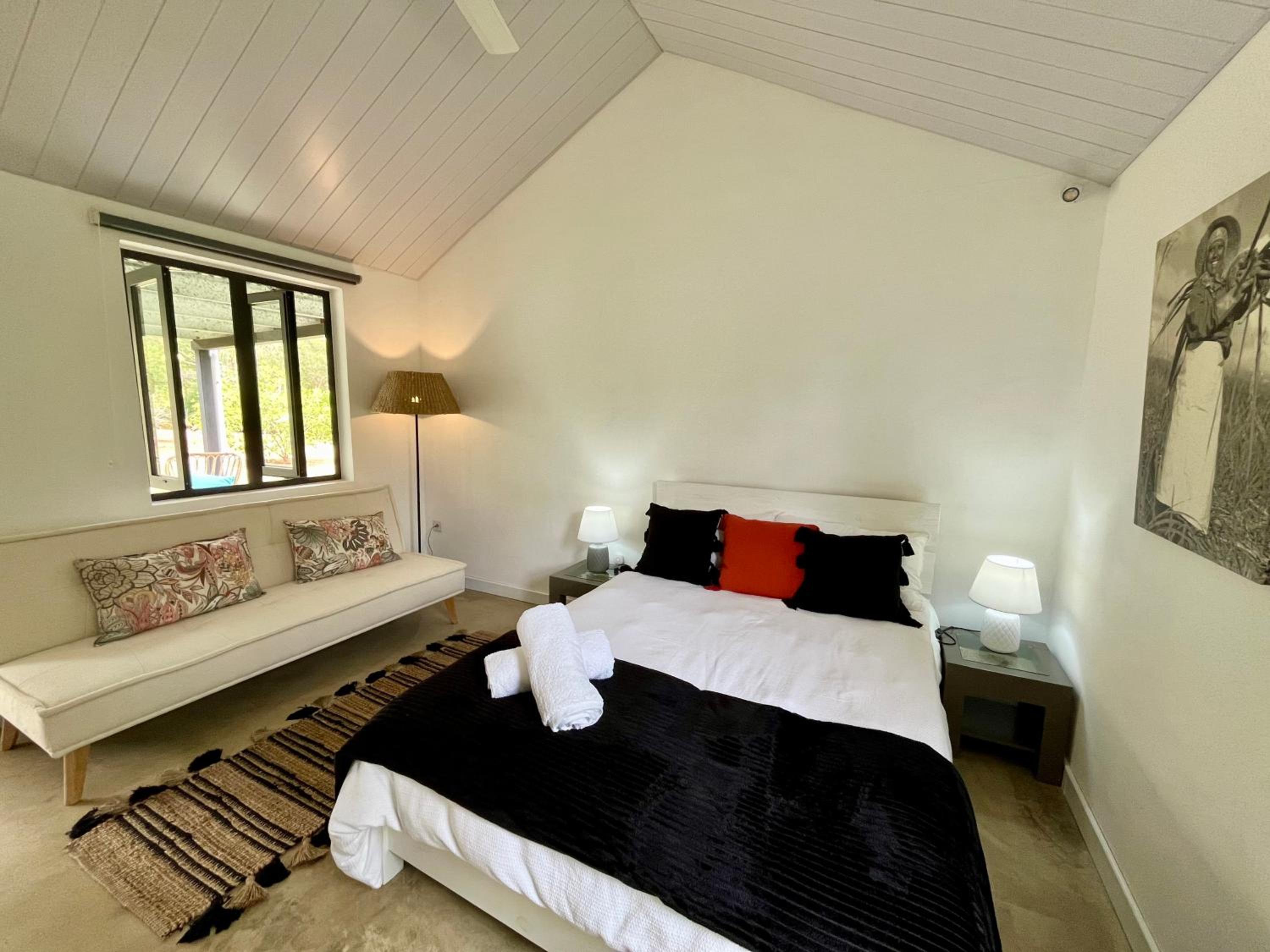 One-Bedroom House photo 1
