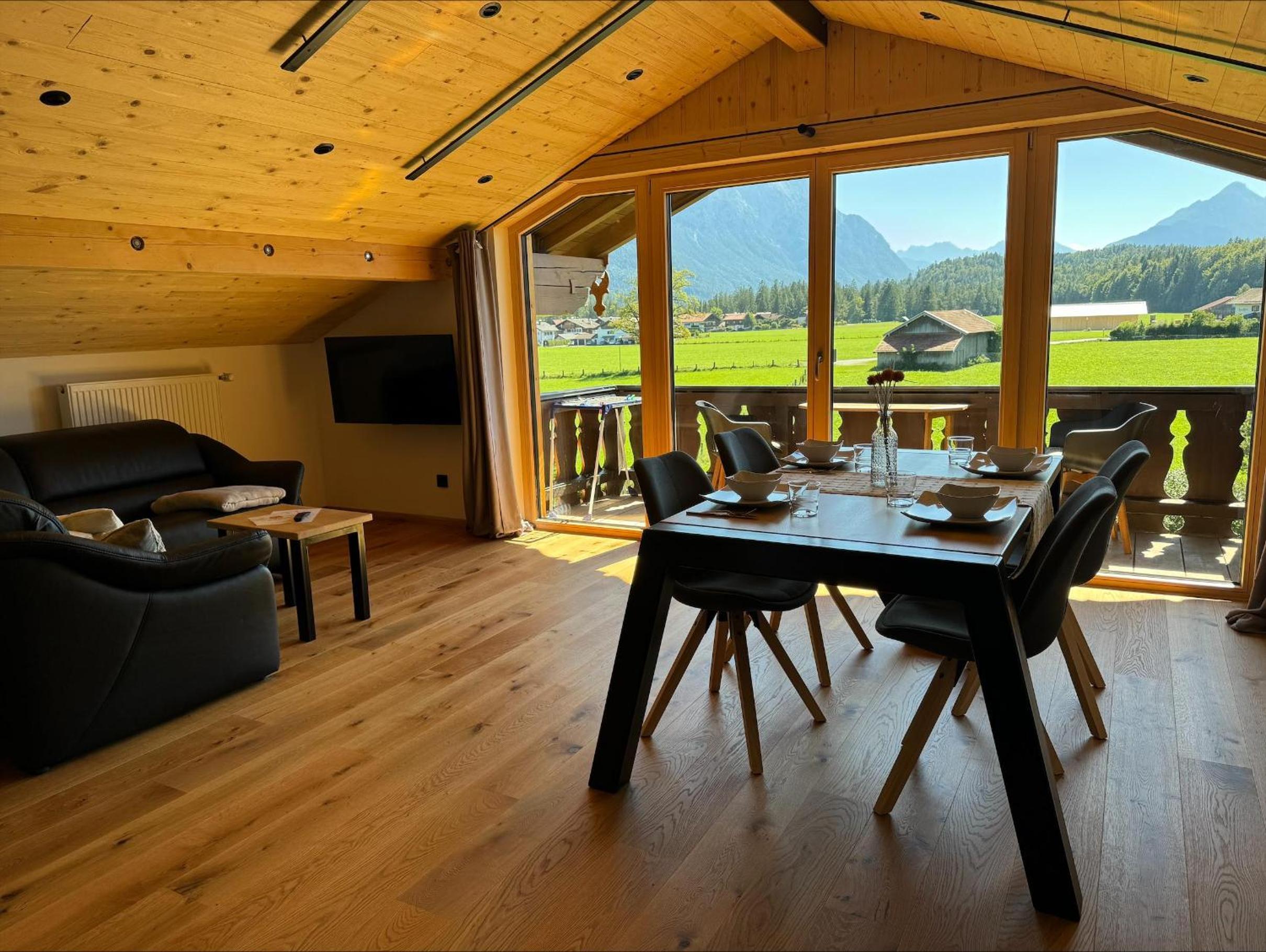 Apartment 3 with Mountain View photo 1