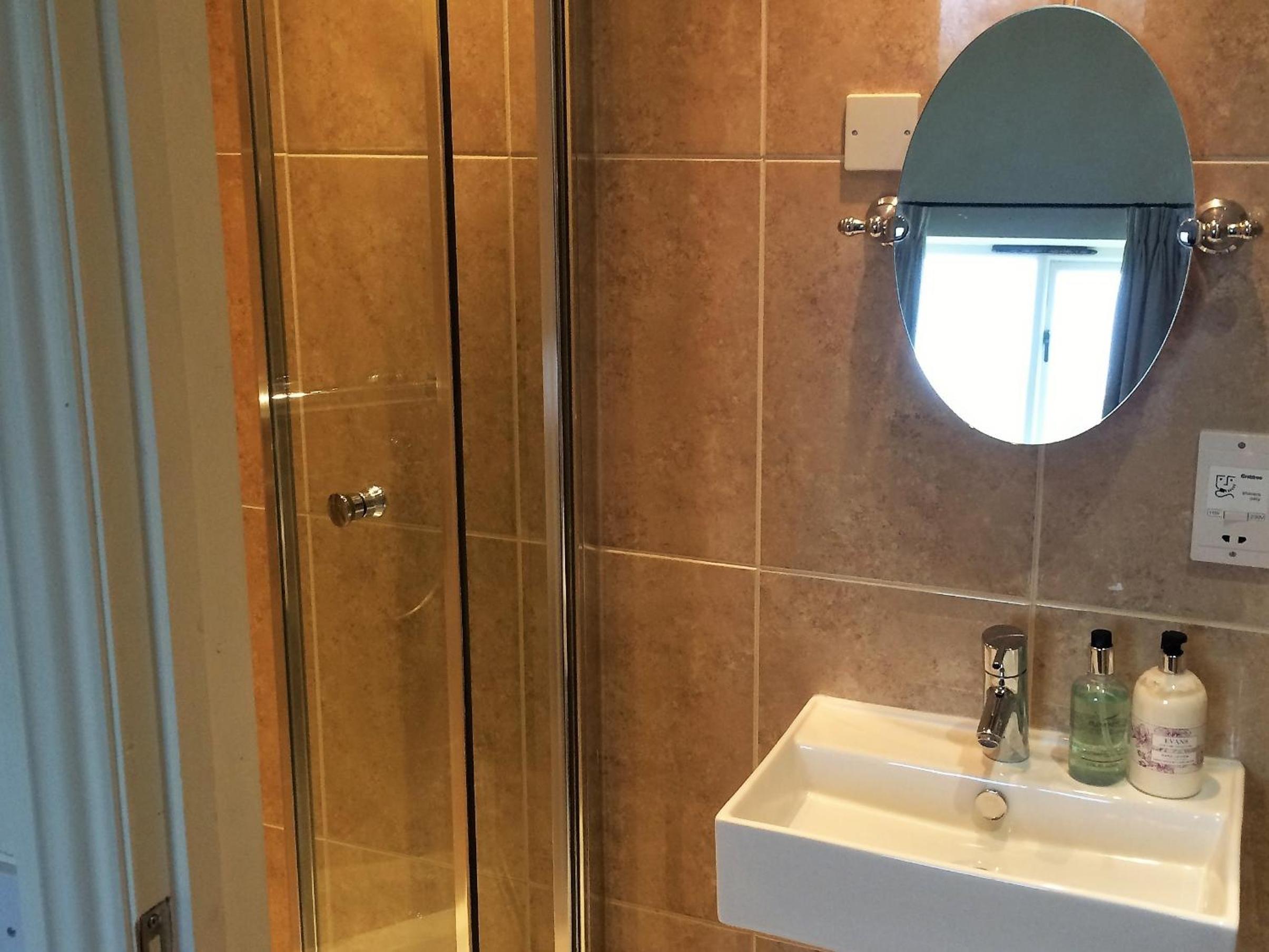 Deluxe Double Room with Shower photo 2