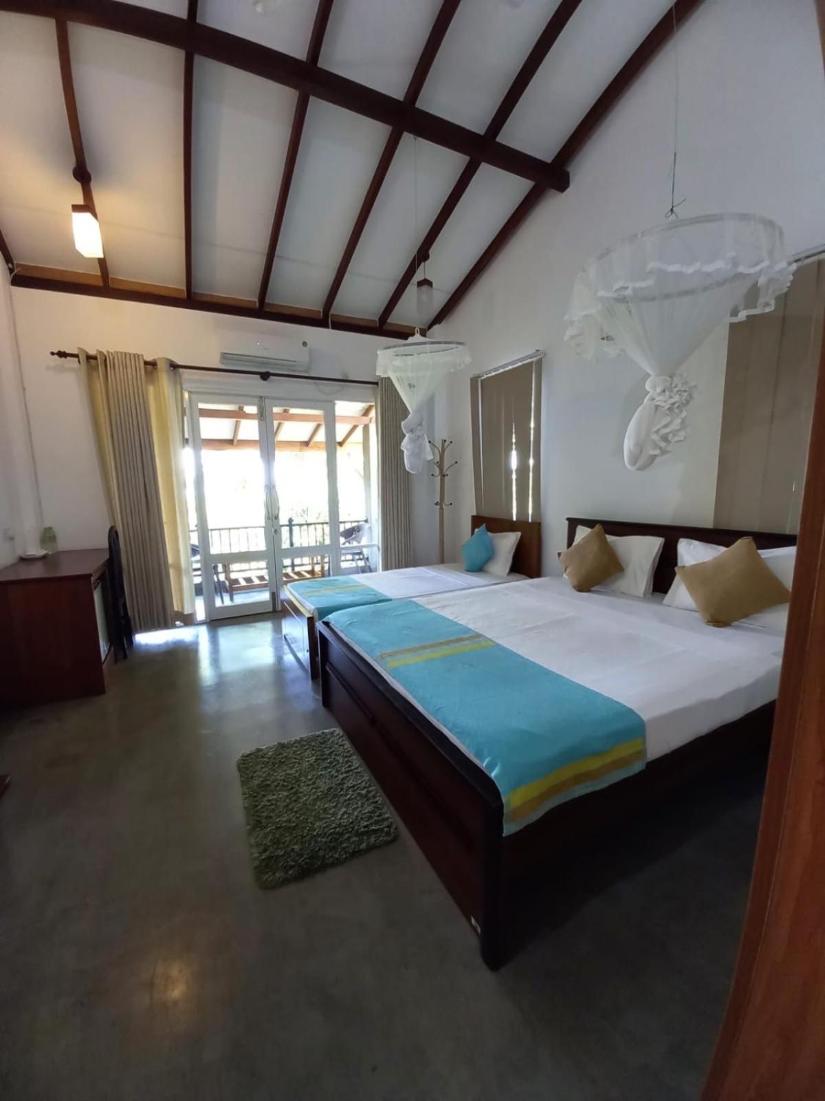 Habitación Triple Deluxe con Balcón y Vista al Mar
