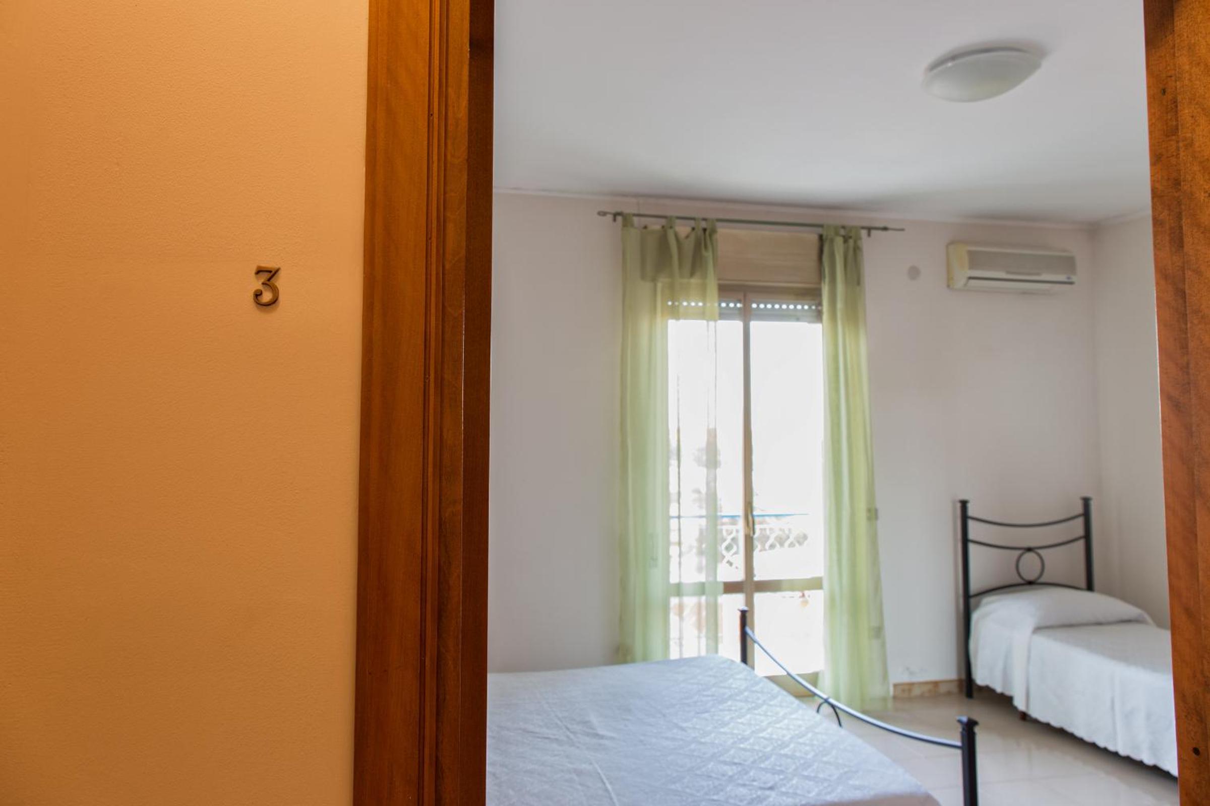 Basic Triple Room photo 2