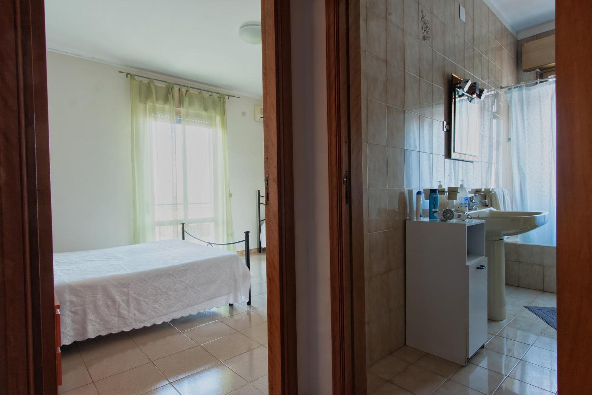 Basic Triple Room photo 3
