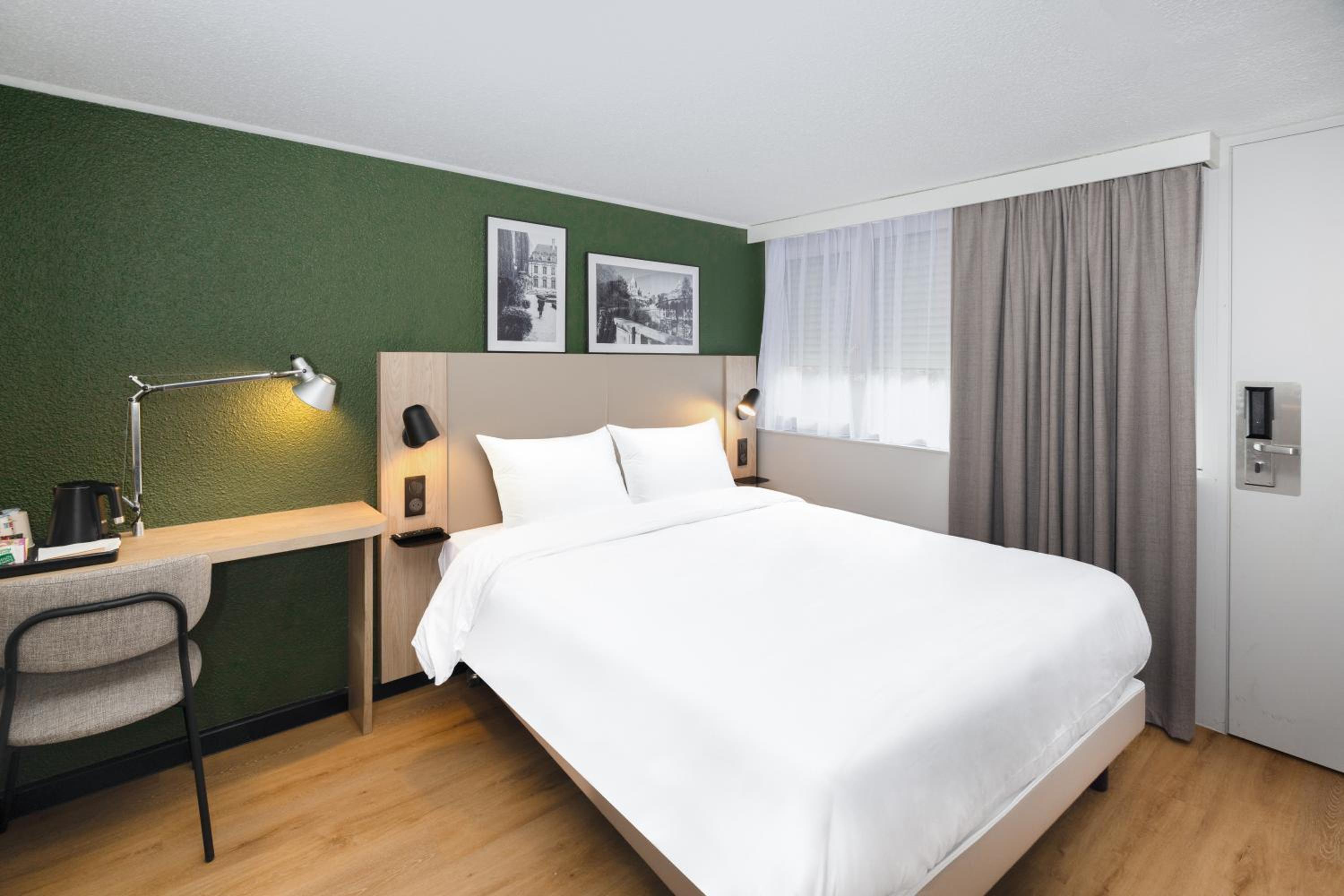 Standard Room - 1 Queen Bed - Photo 6