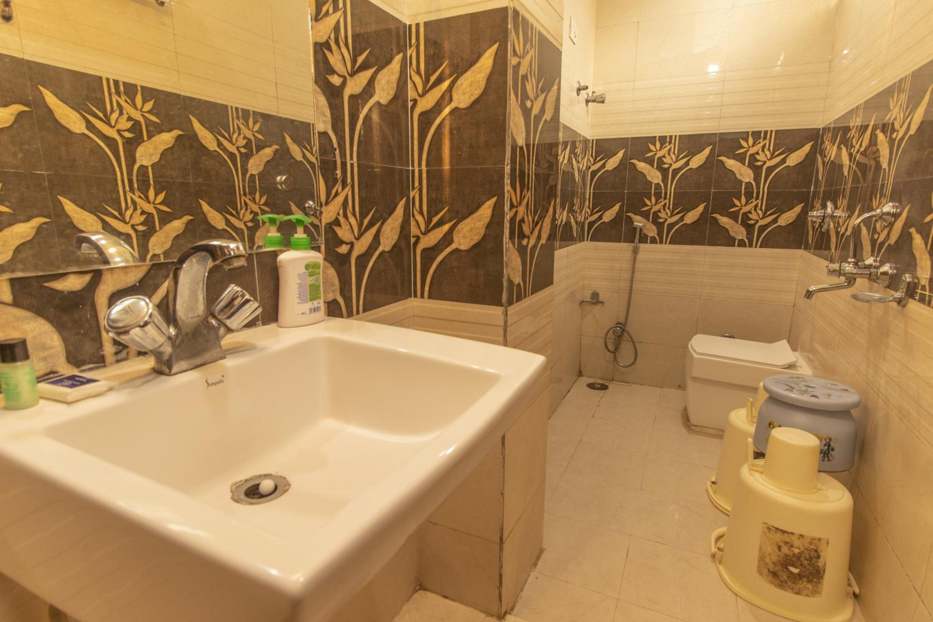 Deluxe Room - Photo 8