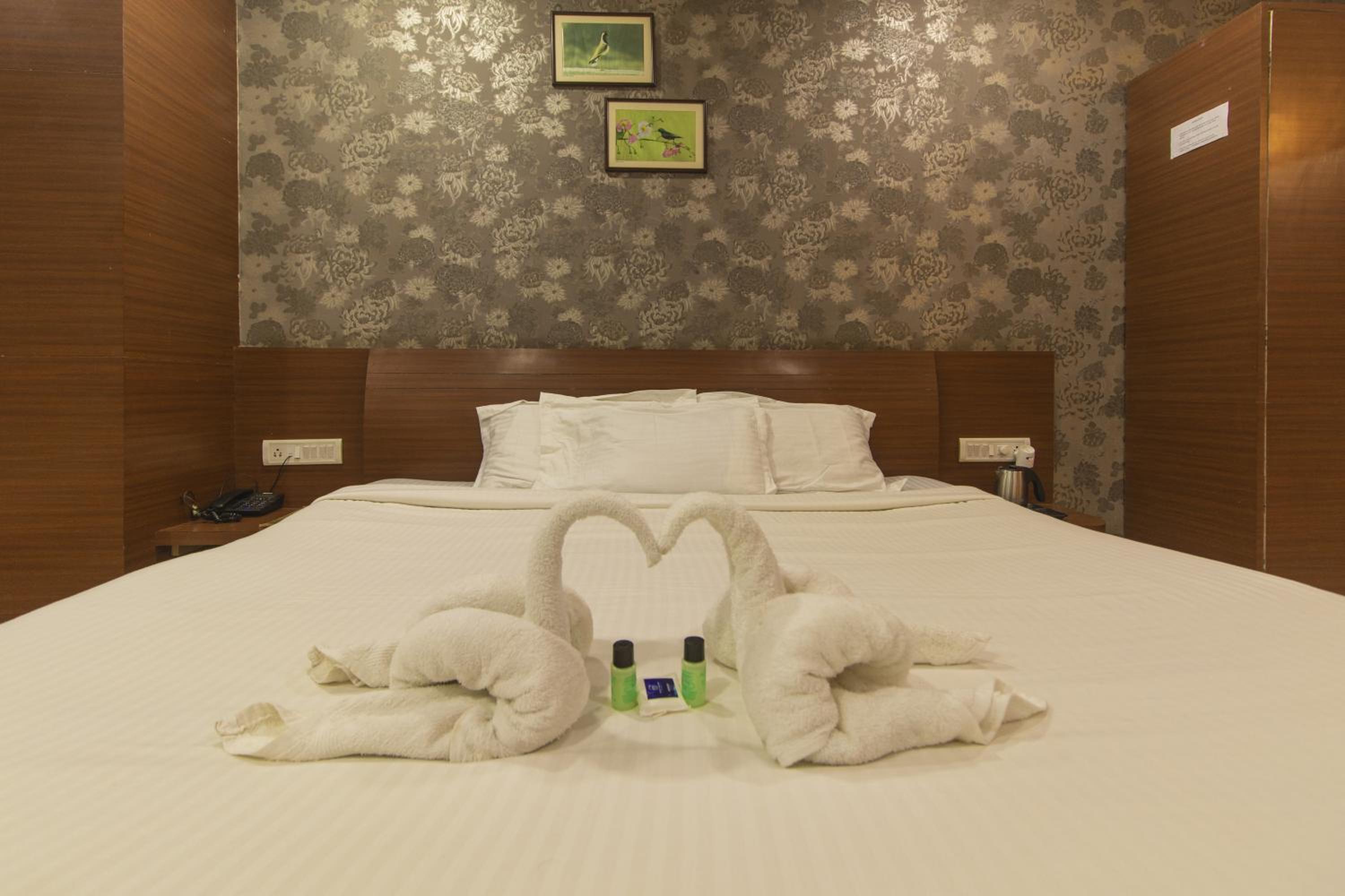 Deluxe Room - Photo 7