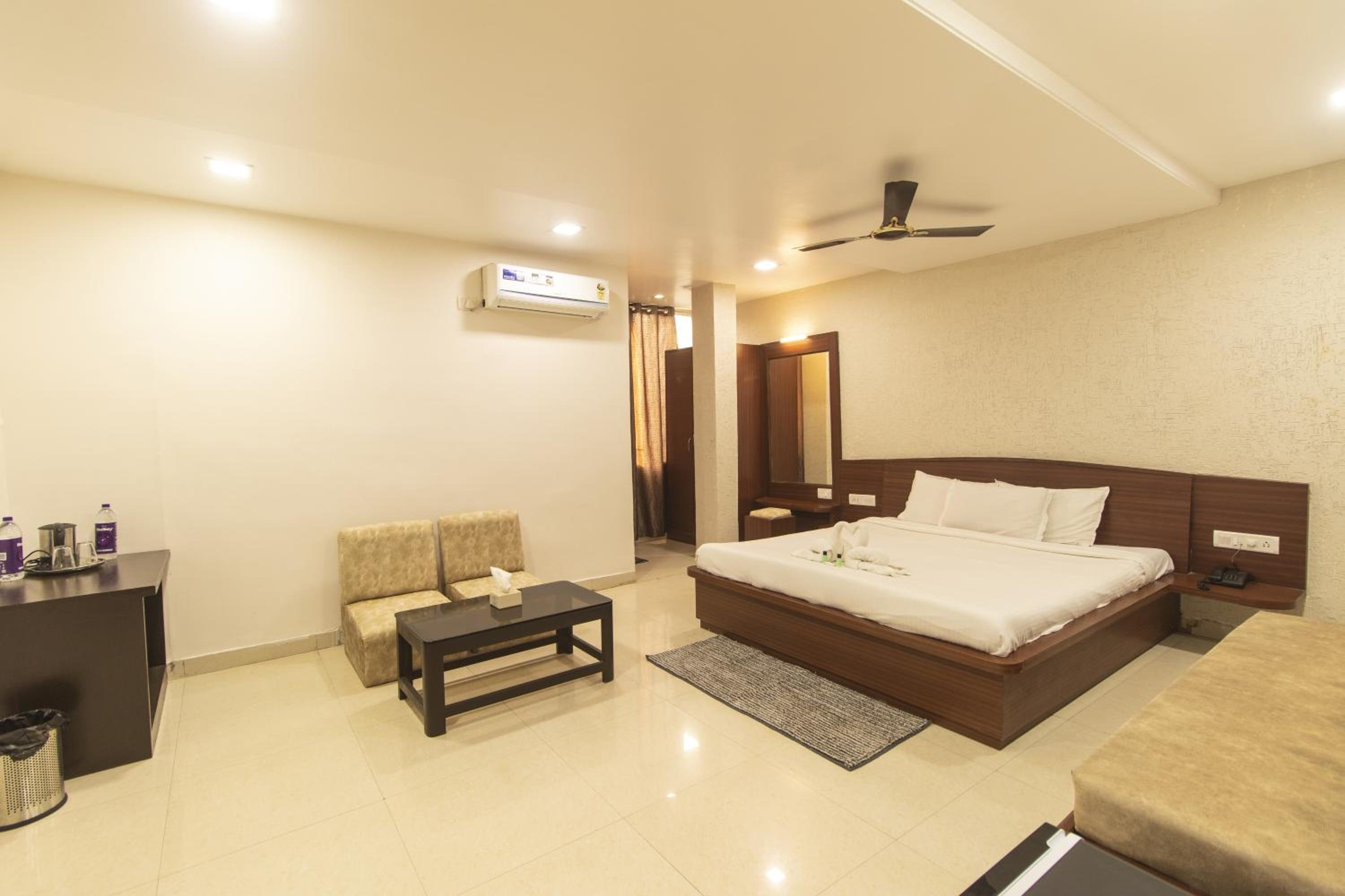 Superior King Room - Photo 5