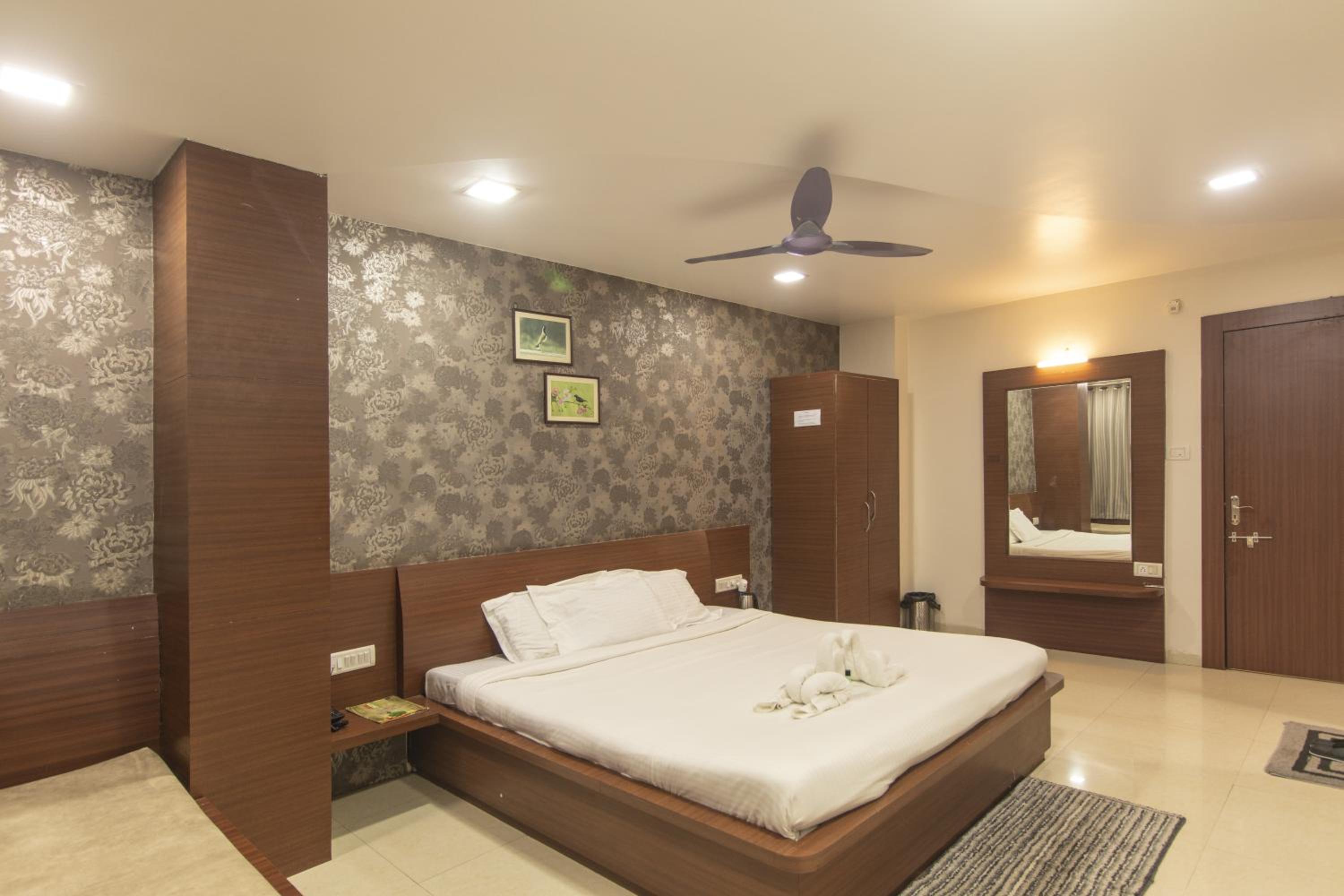 Deluxe Room - Photo 3