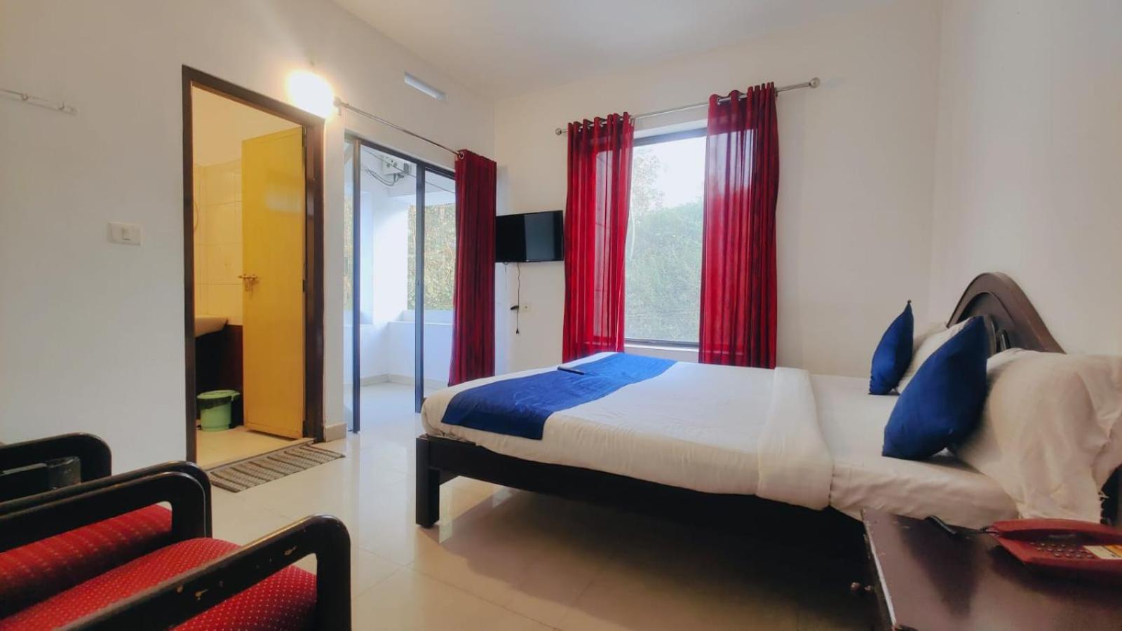Twin Room With Mountain View photo 1