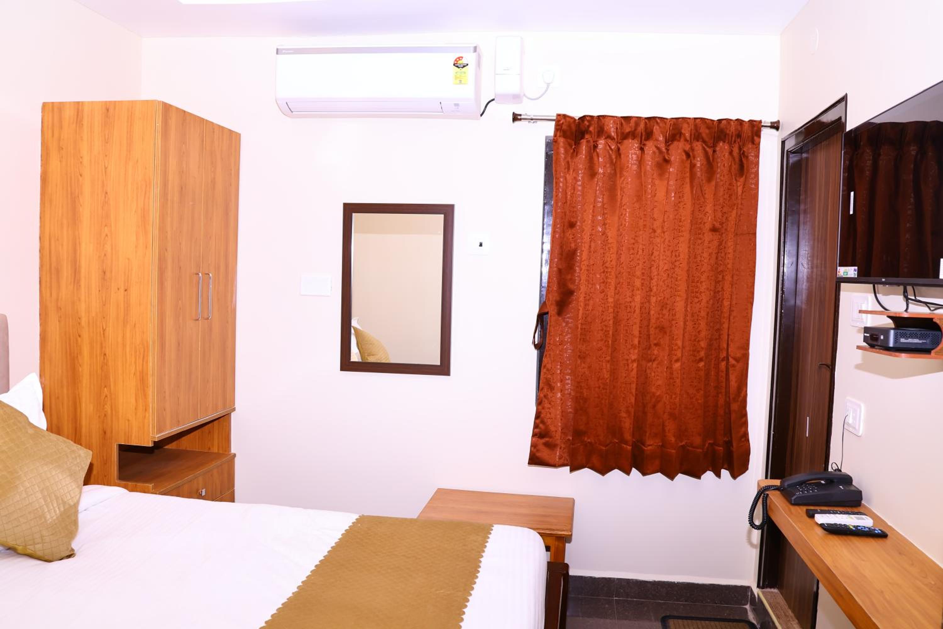 Superior King Room - Photo 3
