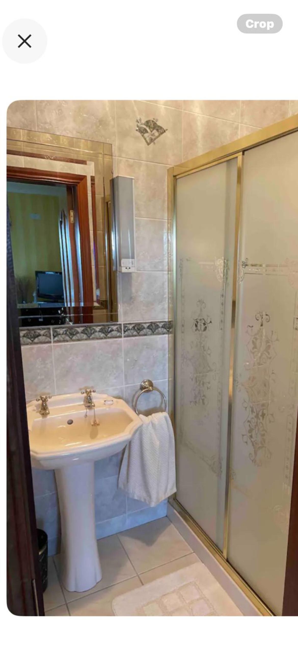 Double Room with Private Bathroom photo 2