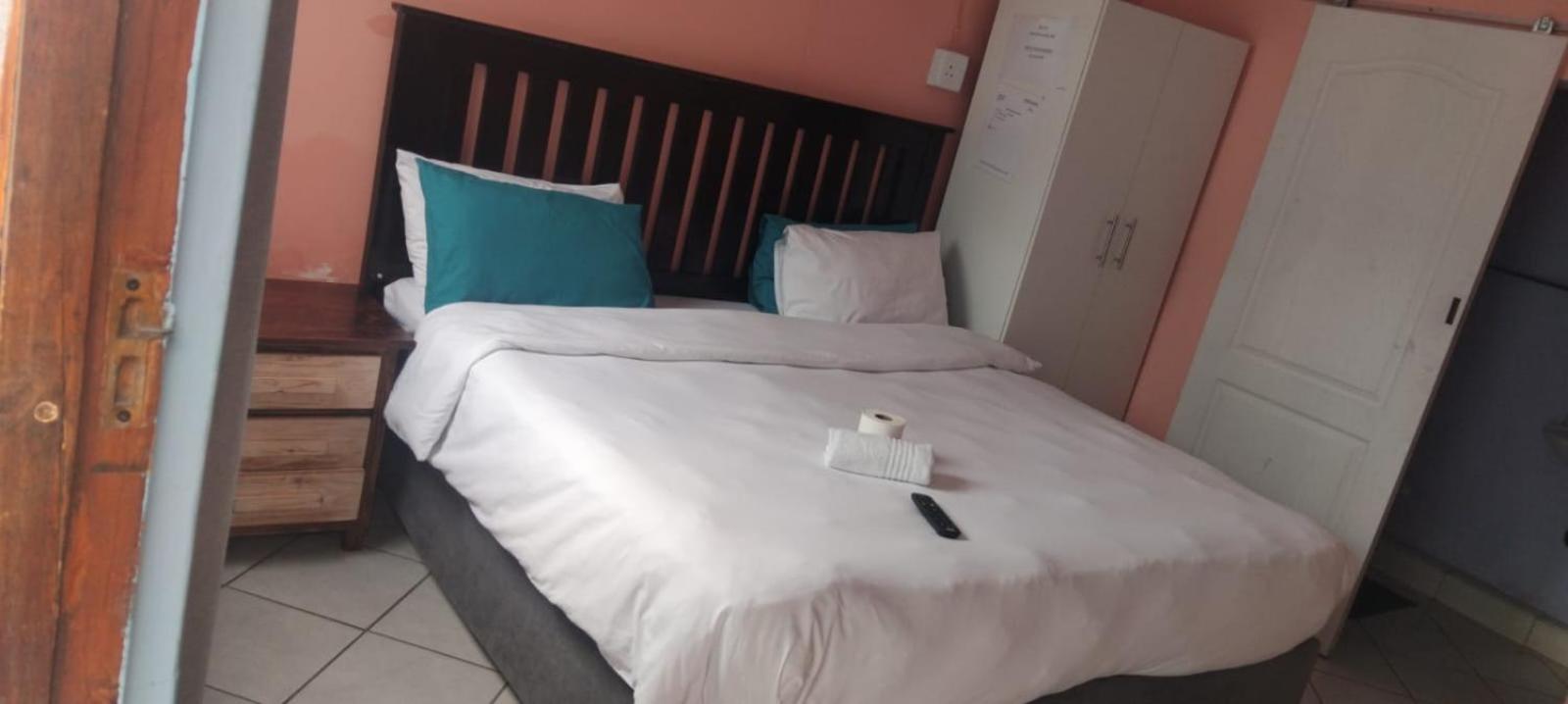 Budget Double Room - Photo 1
