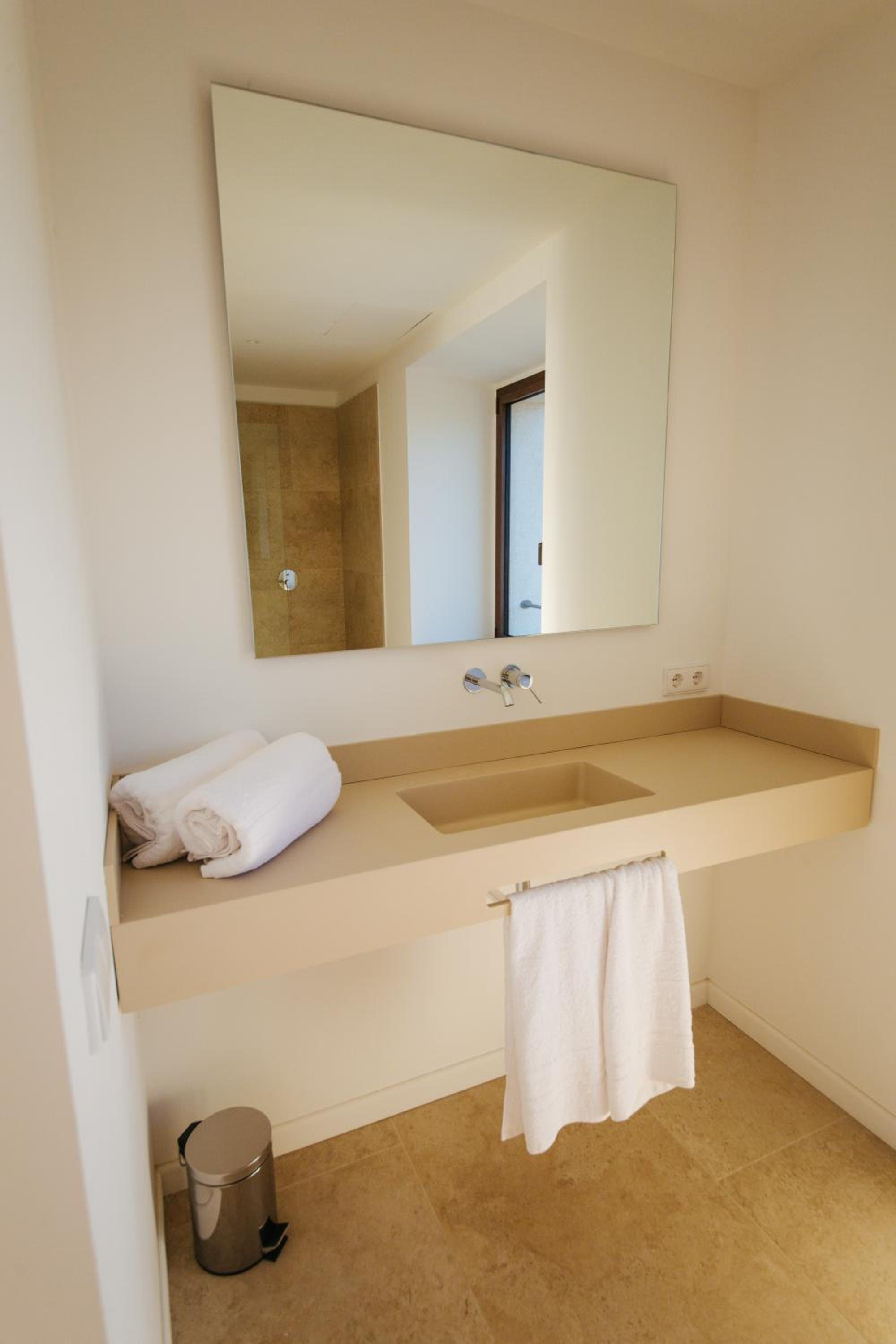 Double Room - Disability Access photo 3