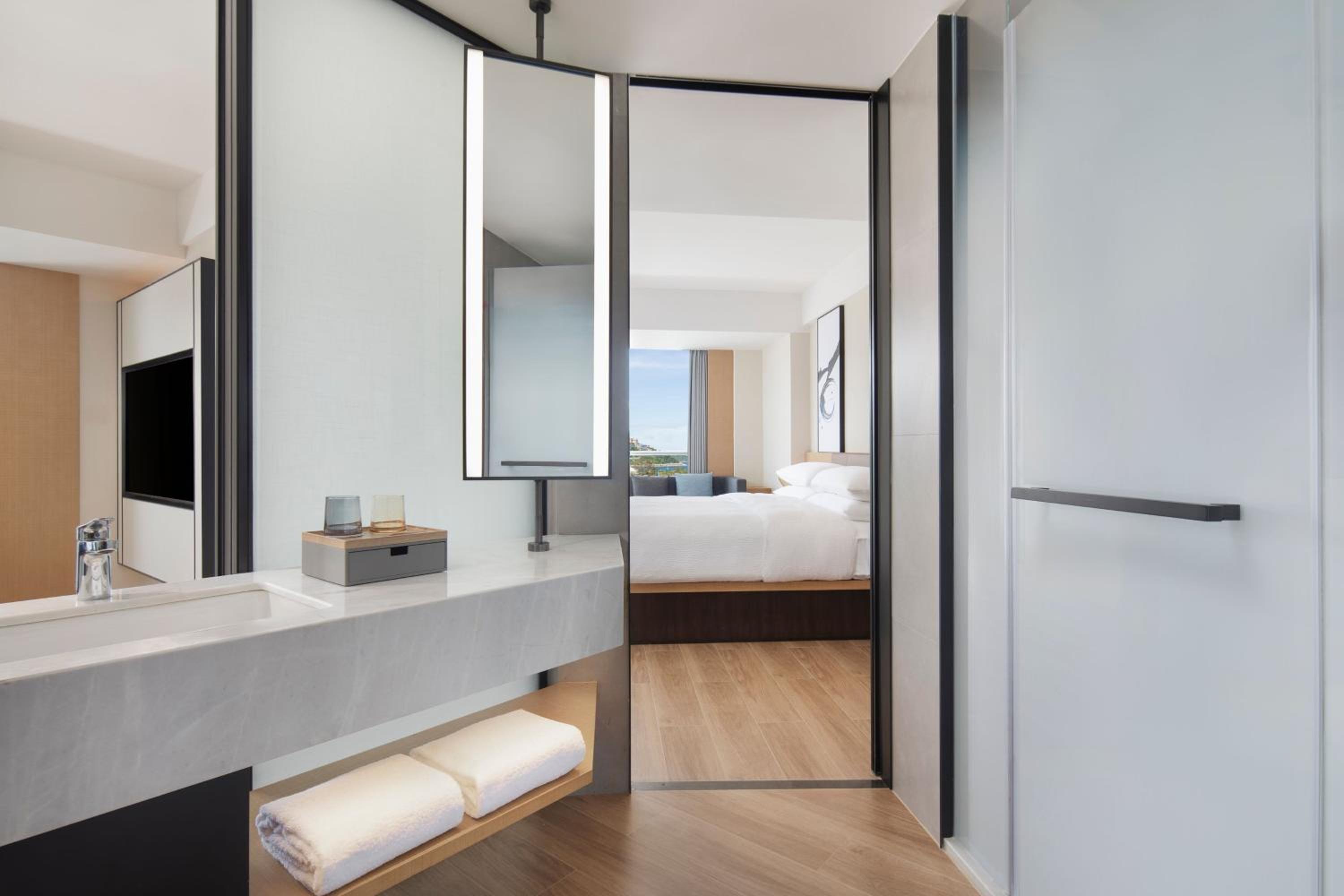 Superior King Suite photo 3