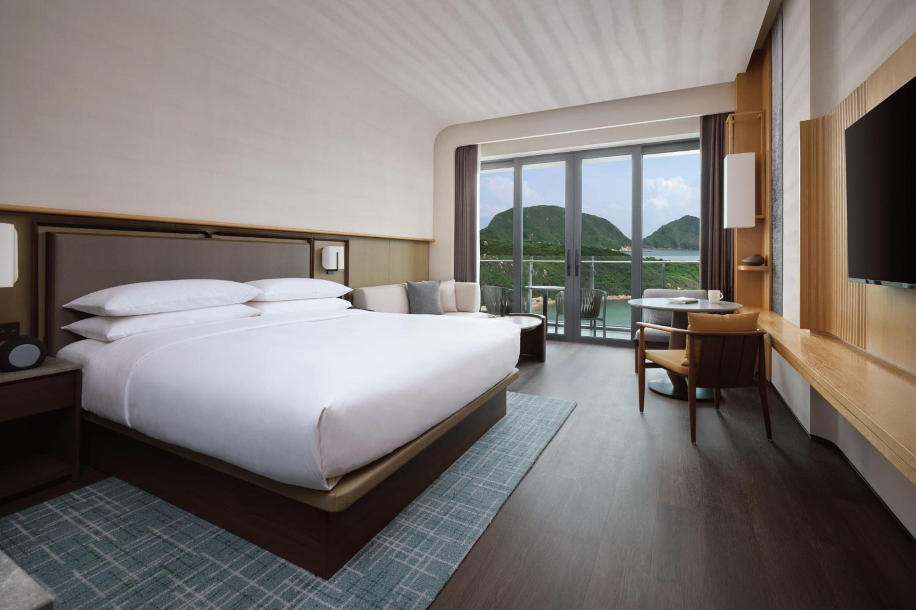 Premier King with Ocean View photo 3