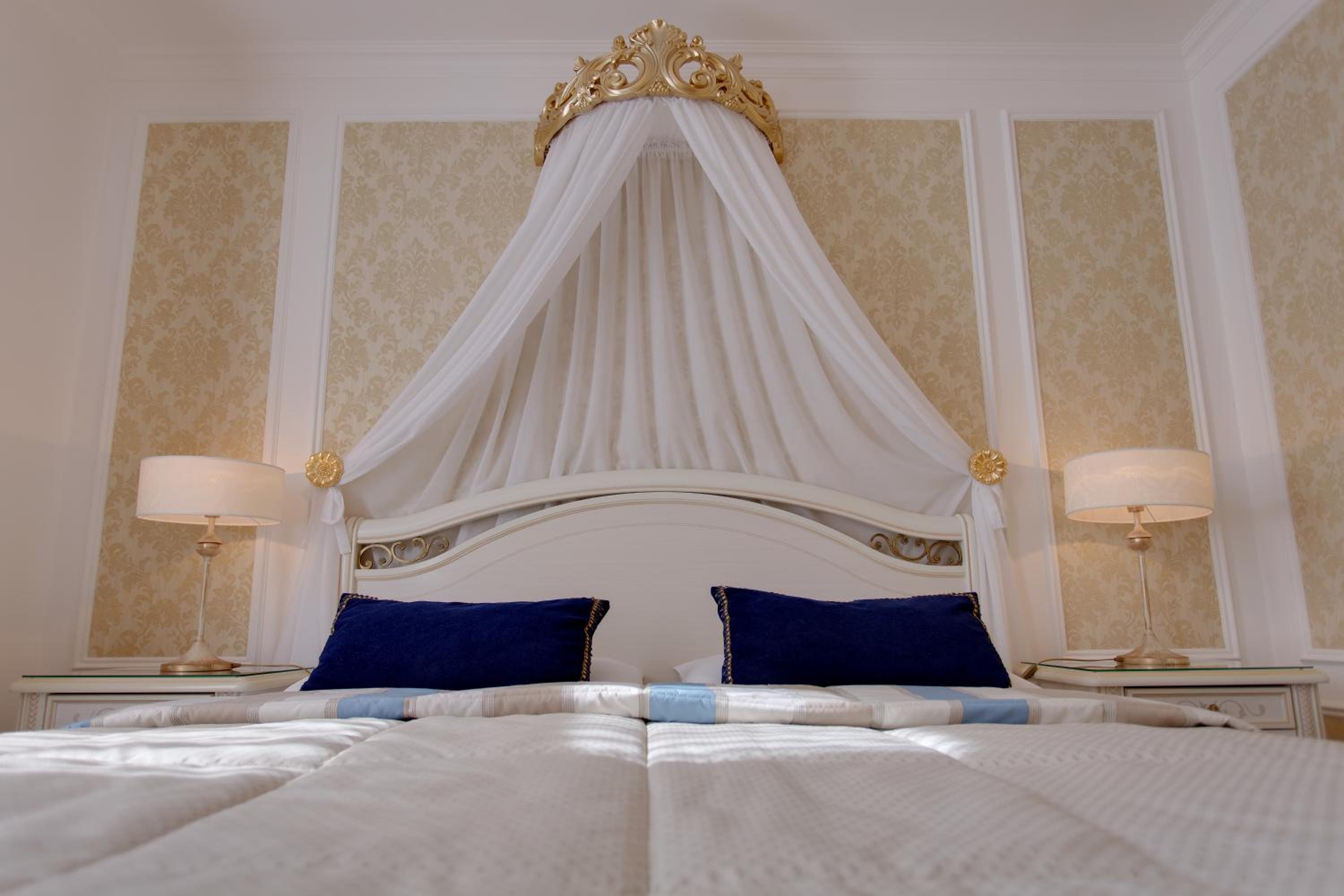 Deluxe Double Room - Photo 14