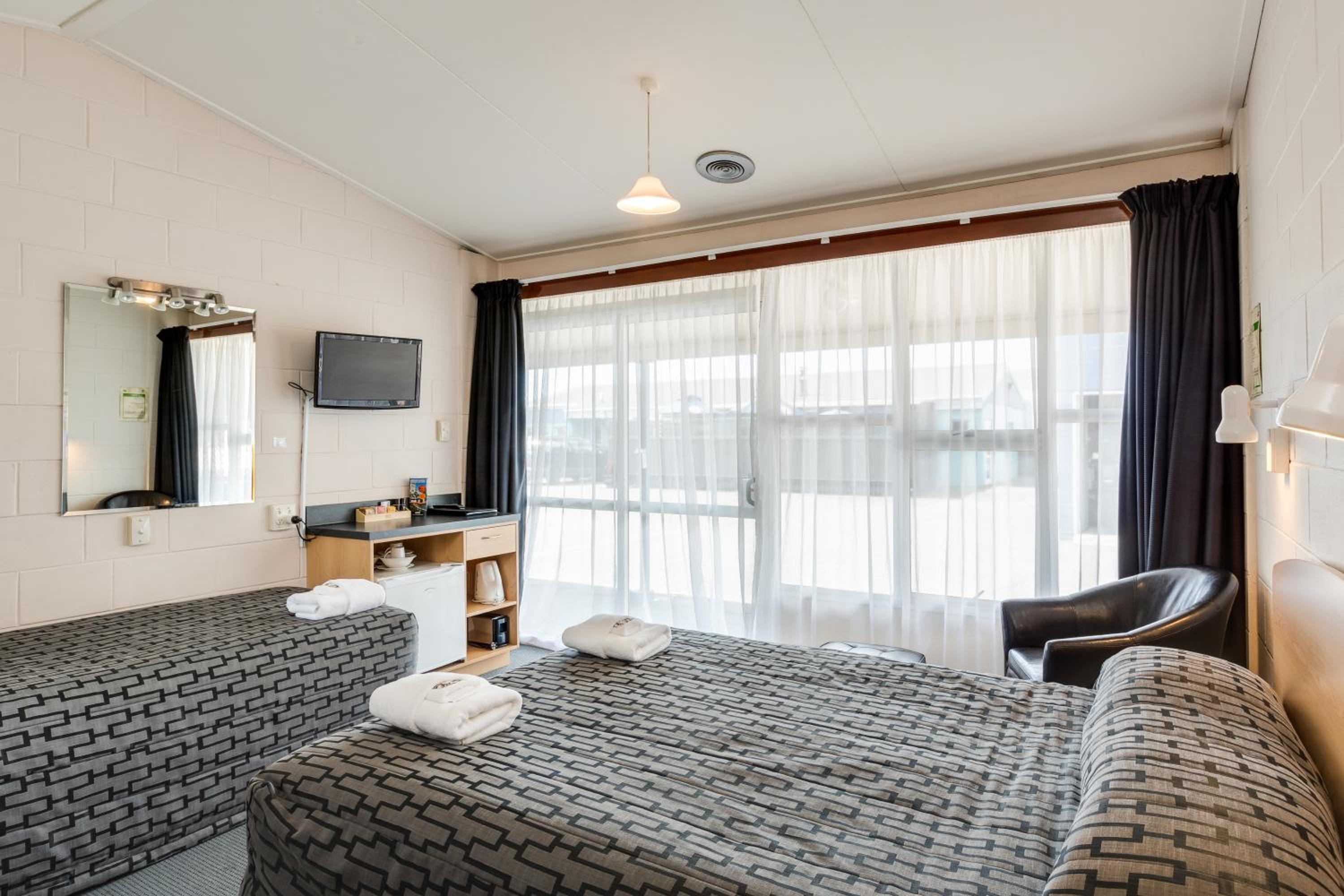 Standard Twin Room - Photo 1