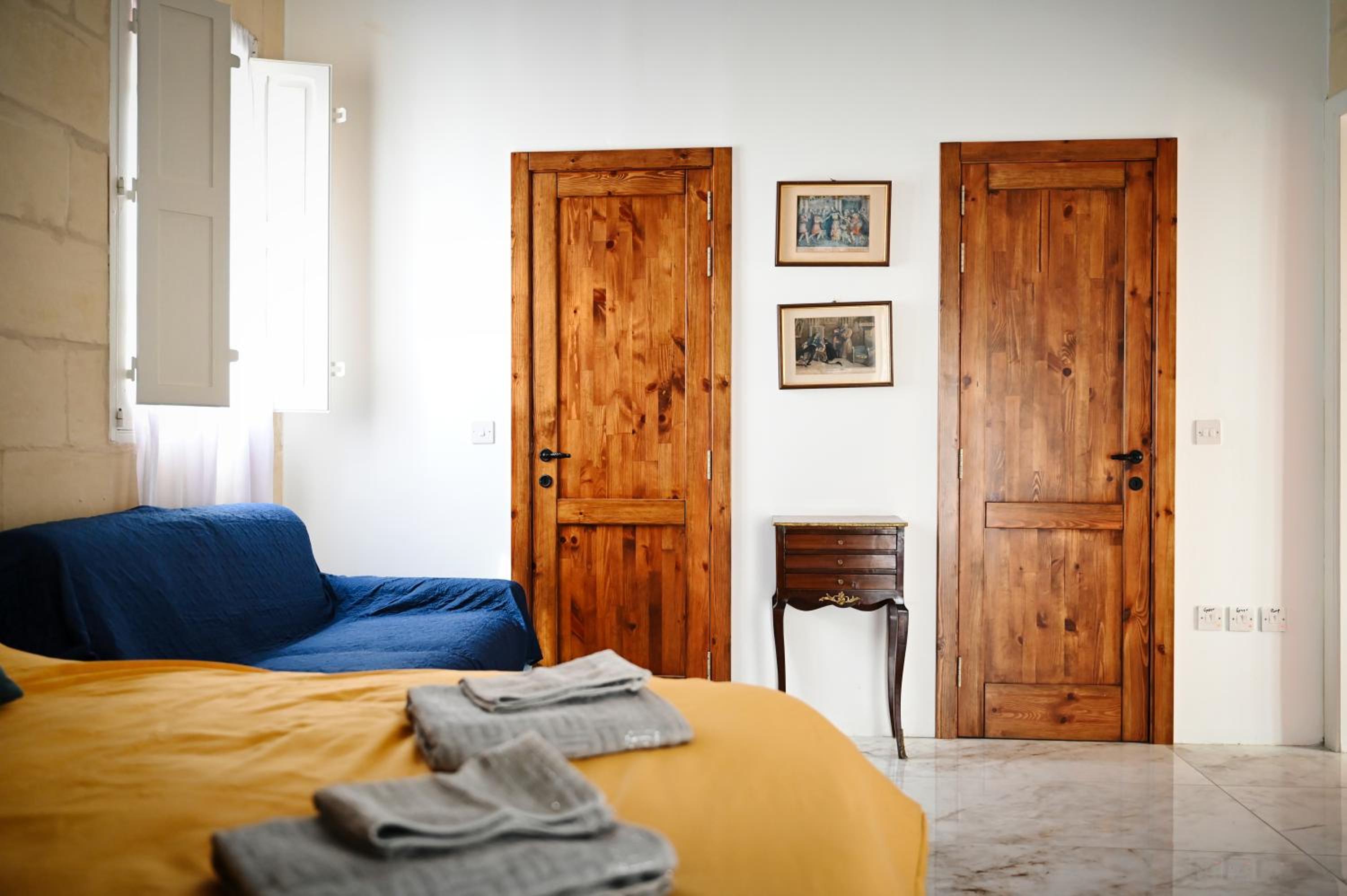 Deluxe King Room photo 2
