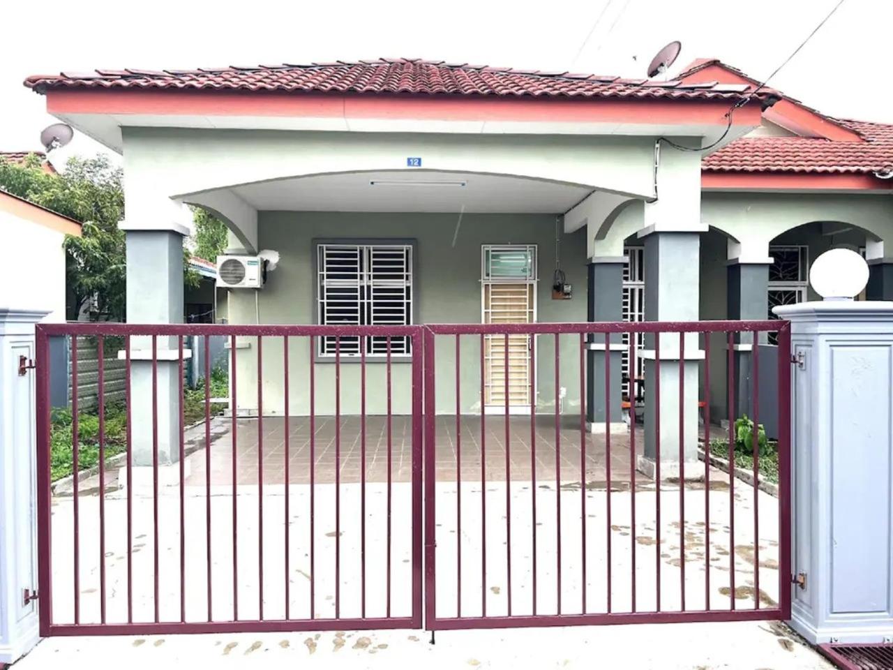 Three-Bedroom House photo 1