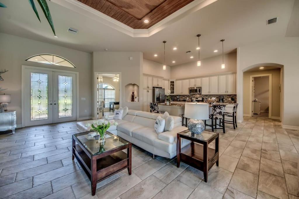 Villa photo 1