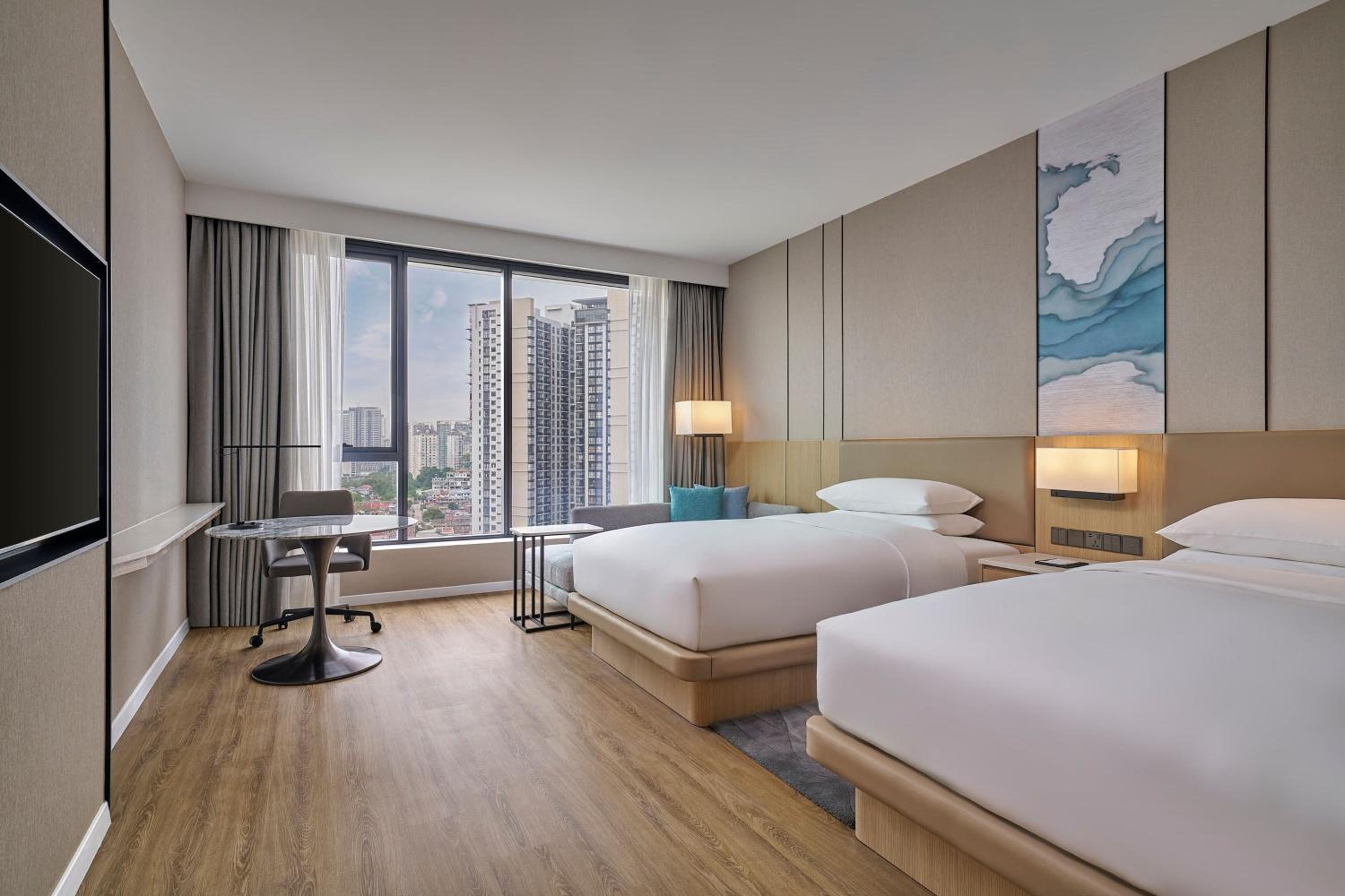 Standard Double Room with Sofa and City View photo 3