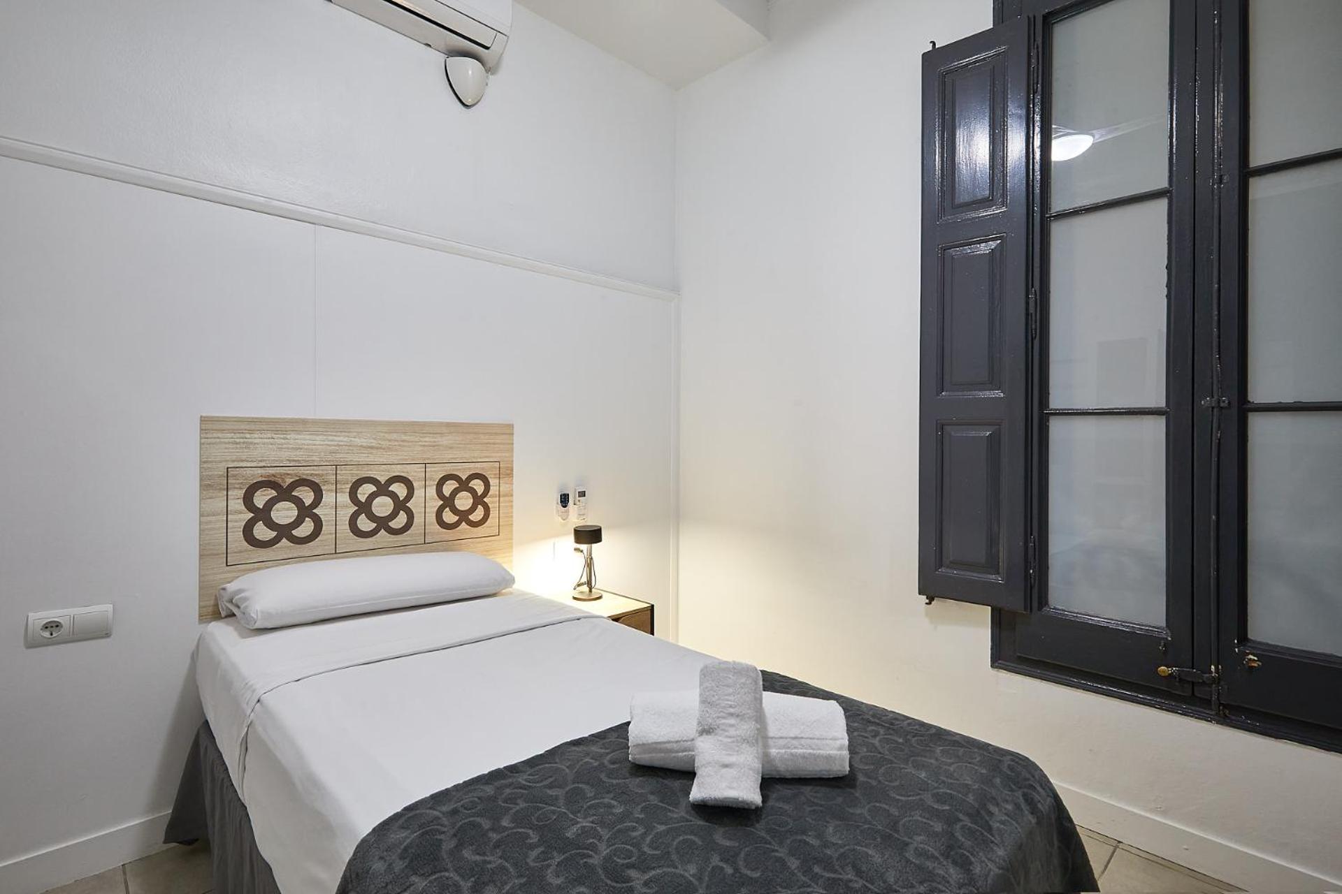 Single Room with Shared Bathroom photo 2