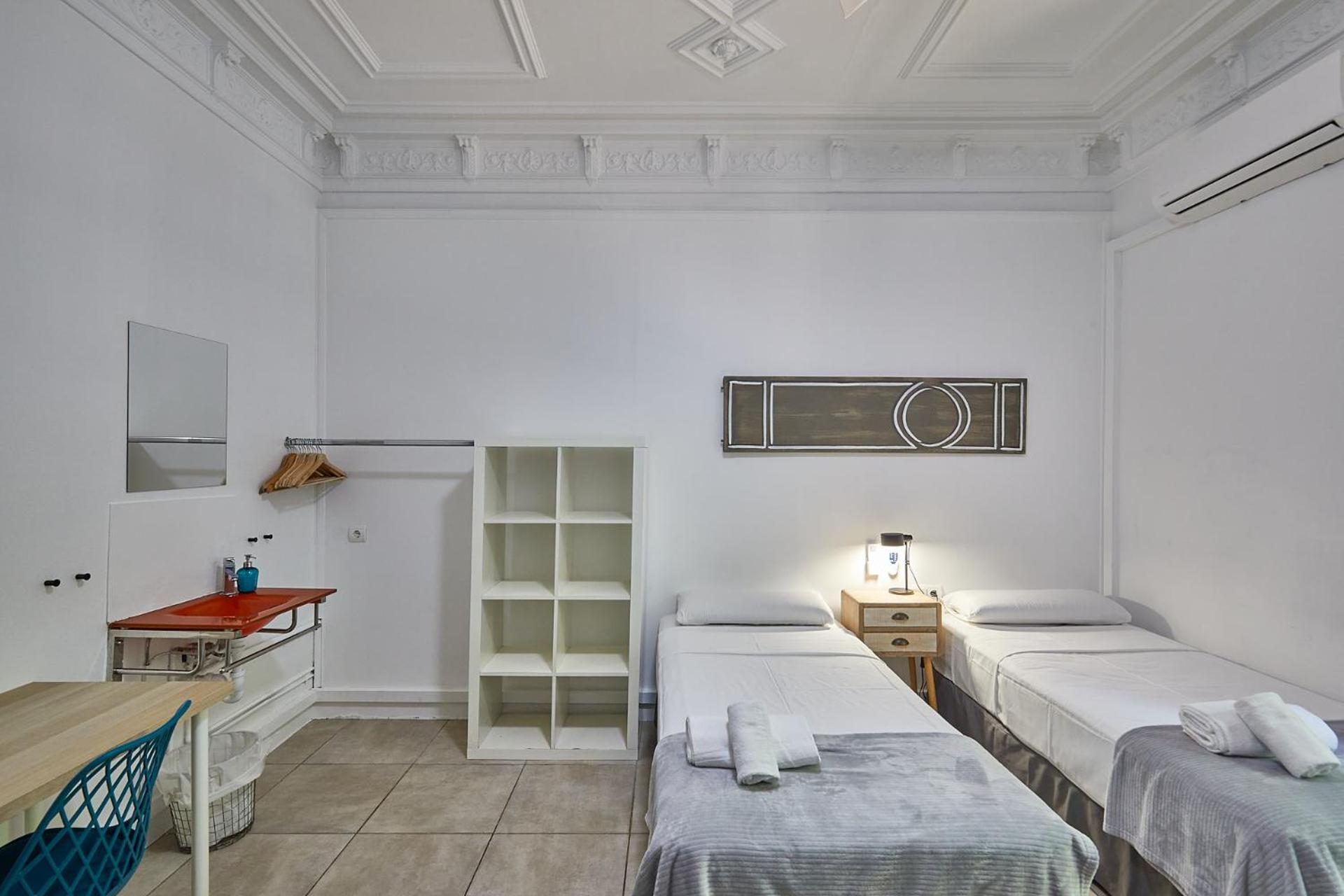 Quadruple Room with Shared Bathroom photo 2