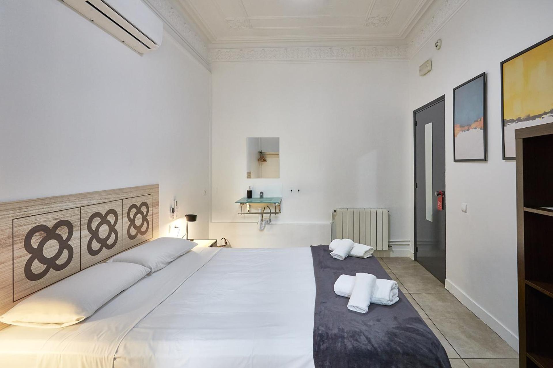 Double Room with Shared Bathroom photo 2