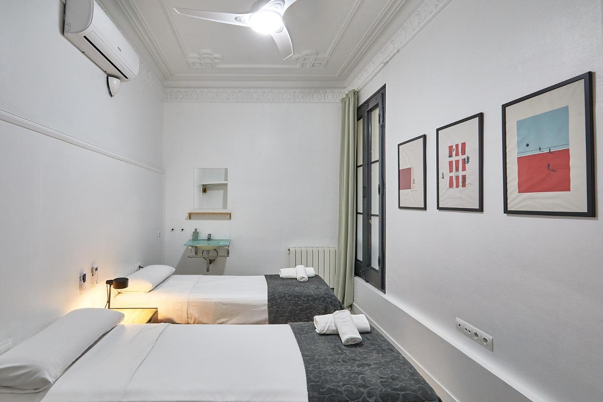 Habitación Estándar con Dos Camas y Baño Compartido