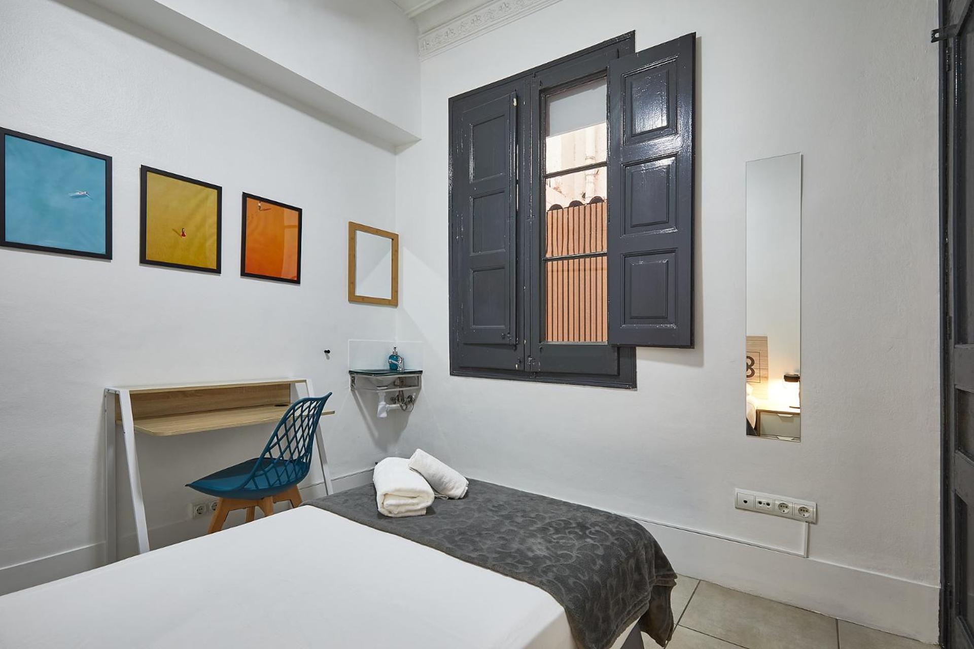 Single Room with Shared Bathroom photo 3