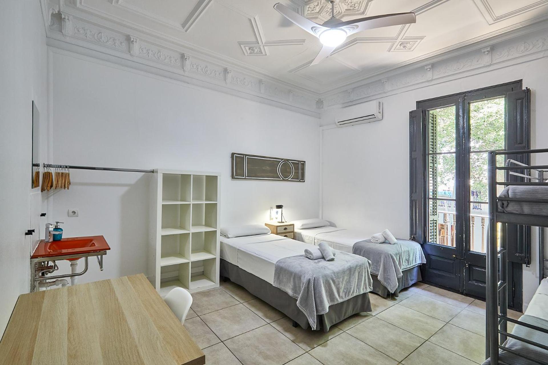 Quadruple Room with Shared Bathroom photo 3