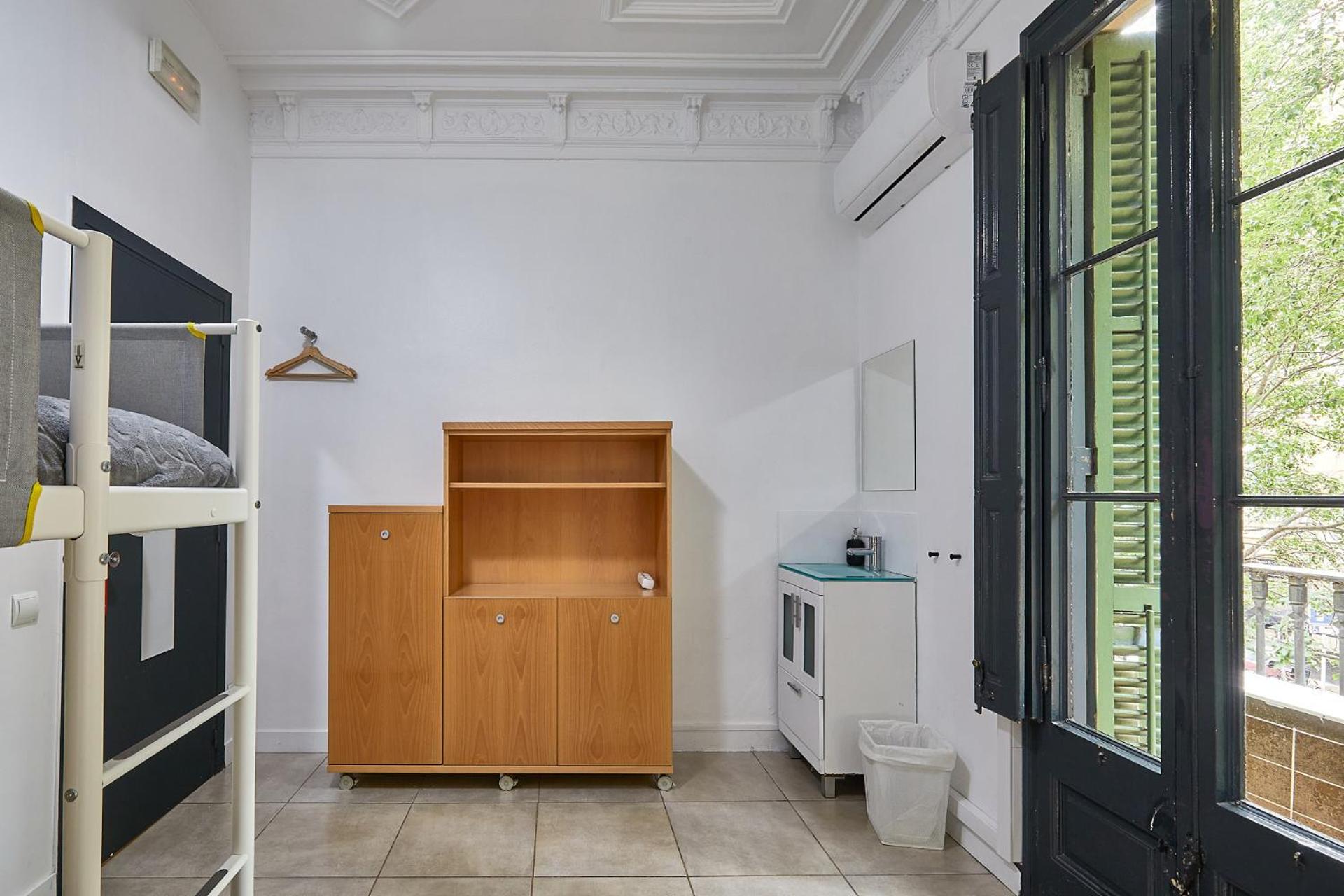 Basic Triple Room with Shared Bathroom photo 2
