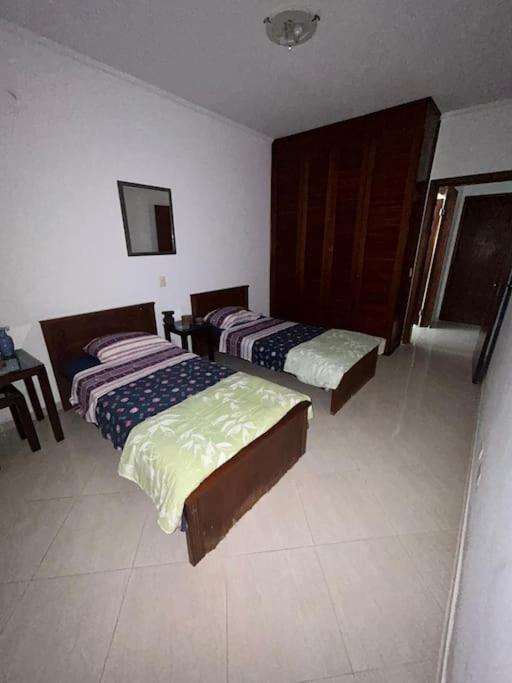 Seven-Bedroom House photo 3