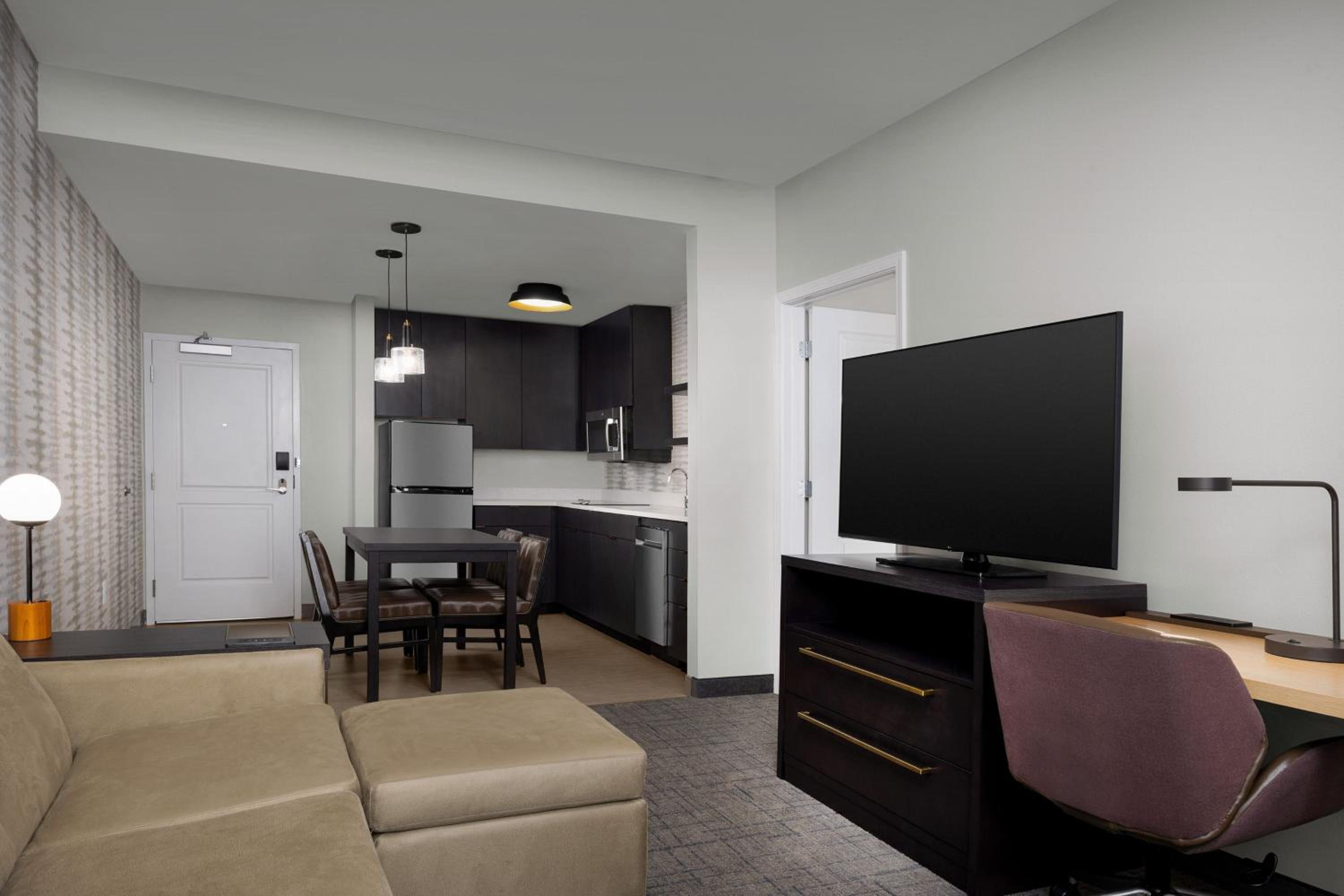 Queen Studio with Sofa Bed - Photo 1