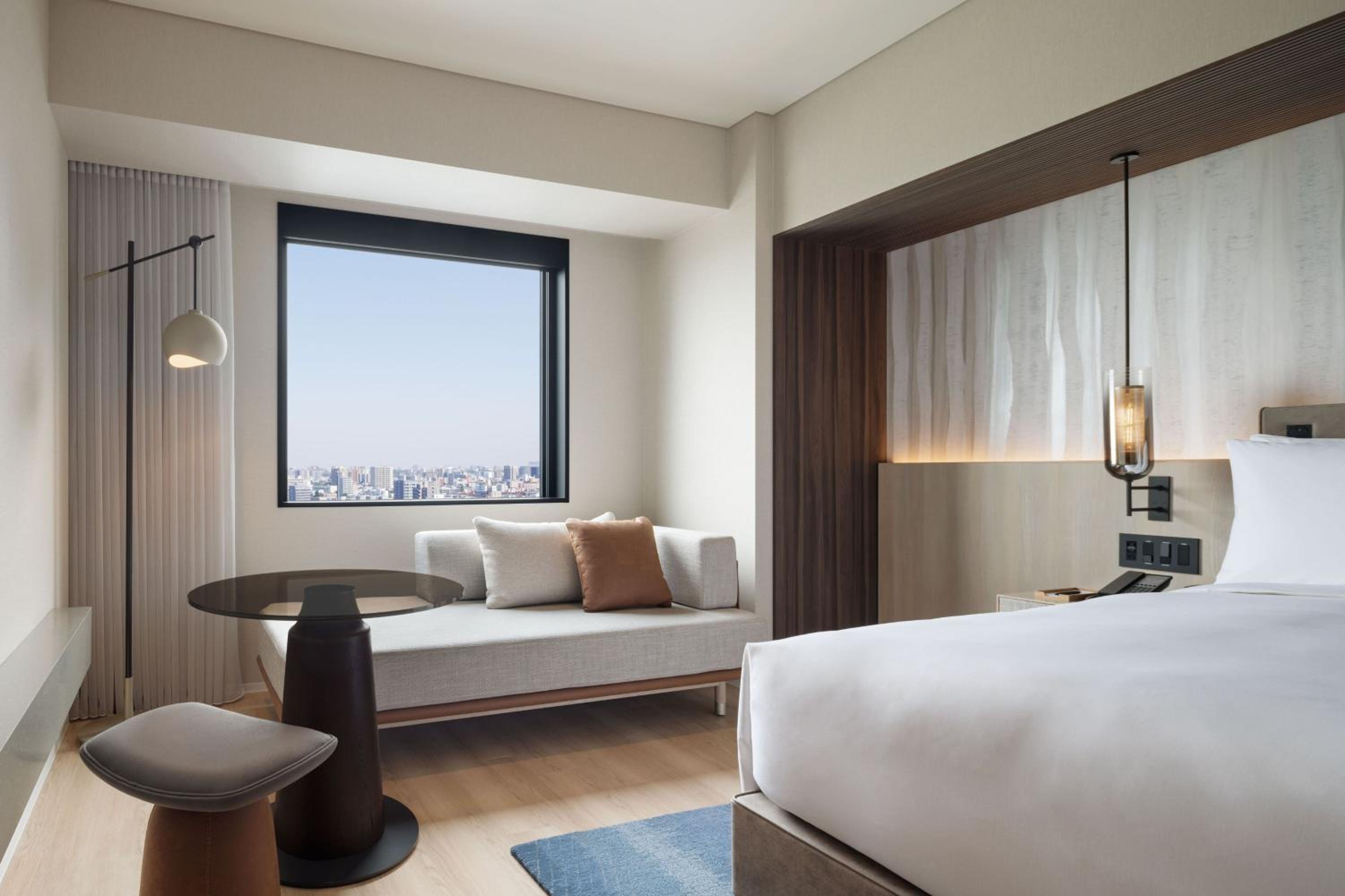 Corner King Room photo 3